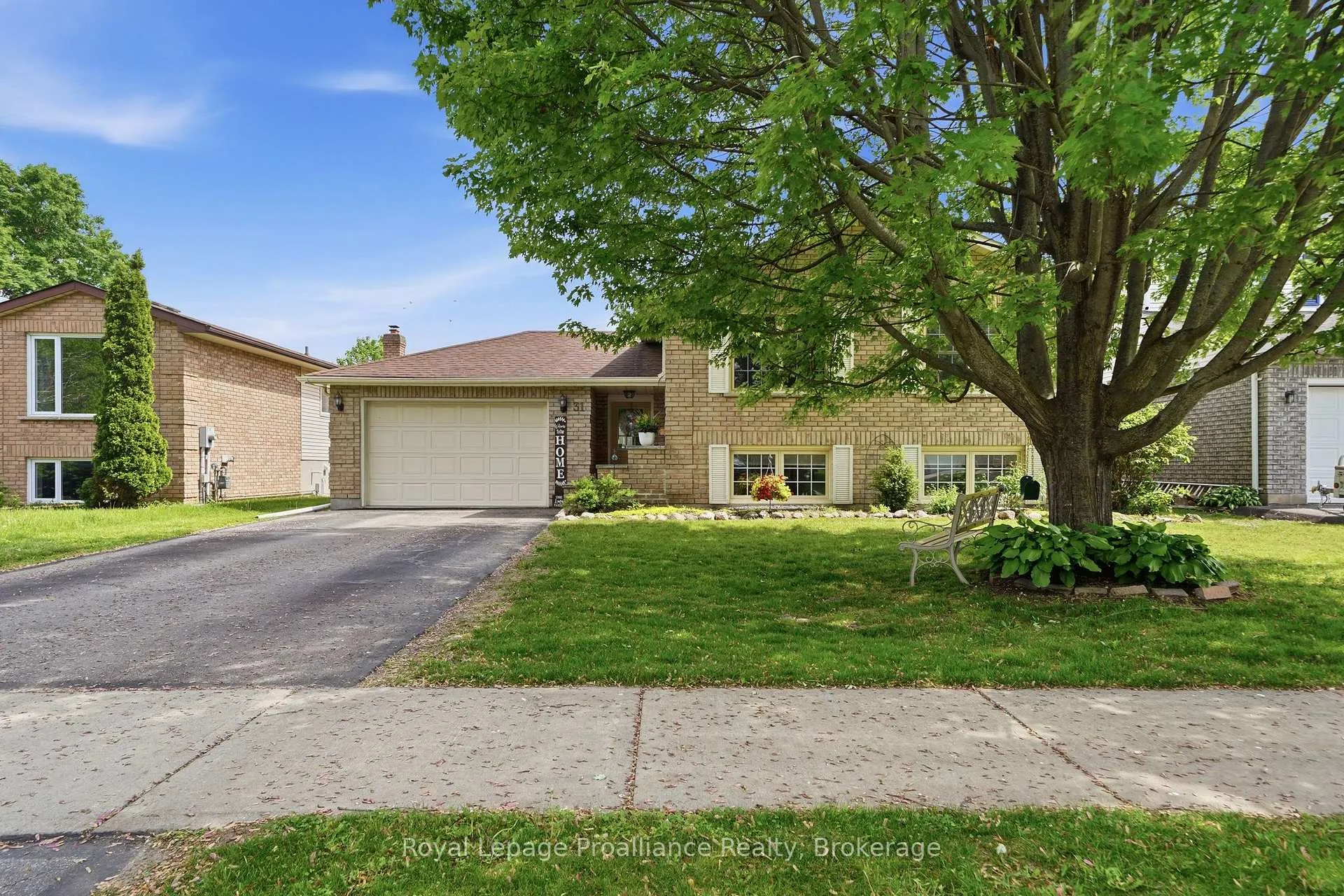 Photo 2 of 31 Springbrook Crescent, Belleville, Belleville Ward — HOMEH