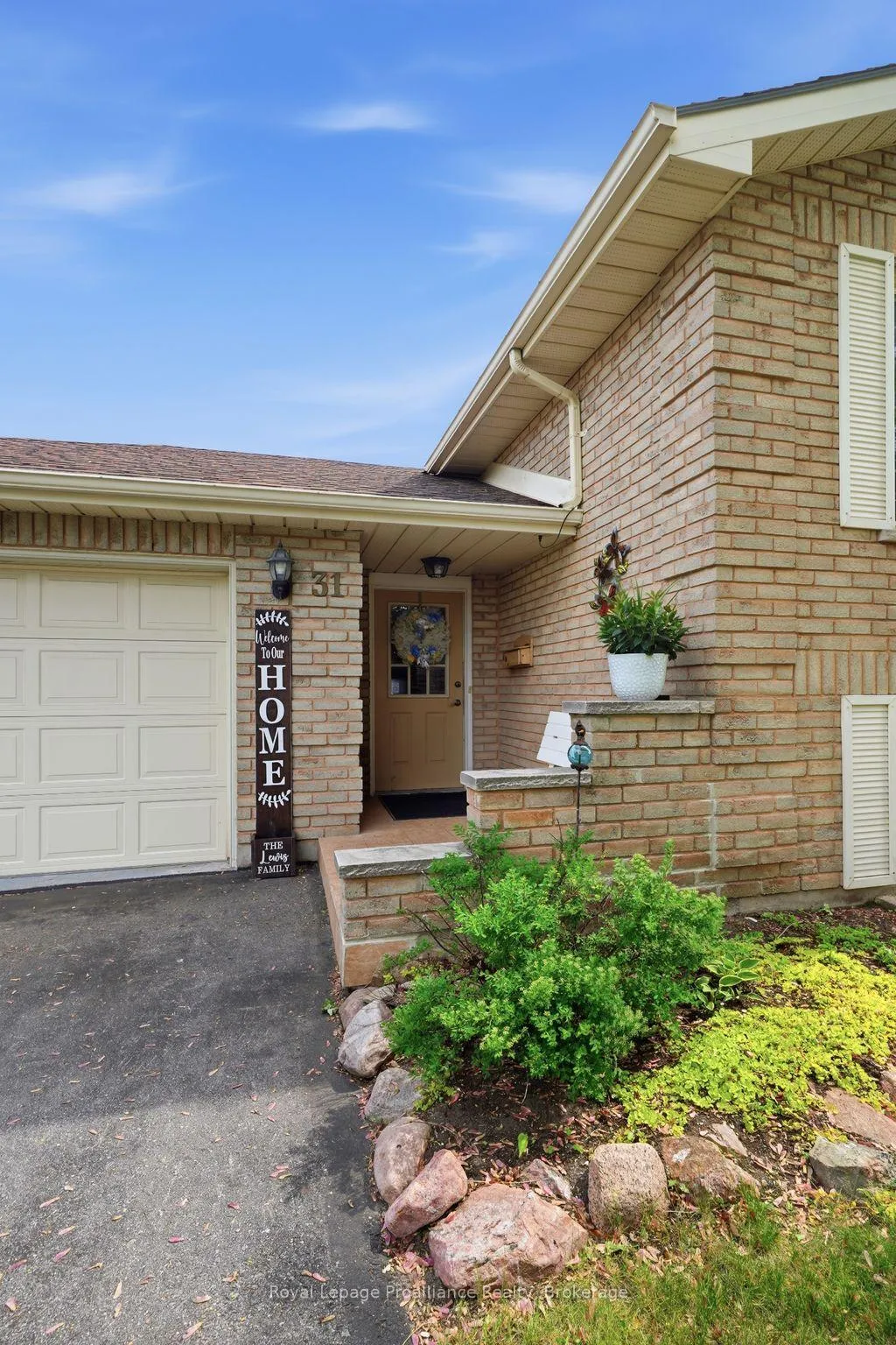Photo 4 of 31 Springbrook Crescent, Belleville, Belleville Ward — HOMEH