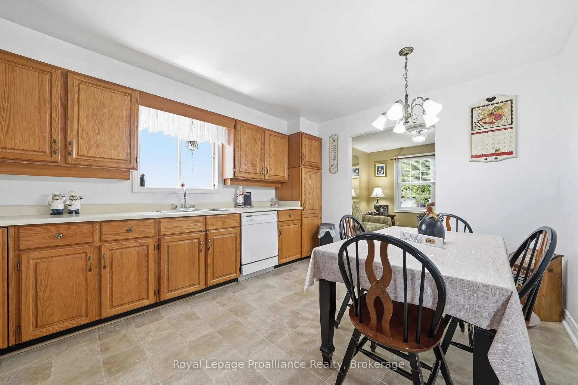 Photo 12 of 31 Springbrook Crescent, Belleville, Belleville Ward — HOMEH