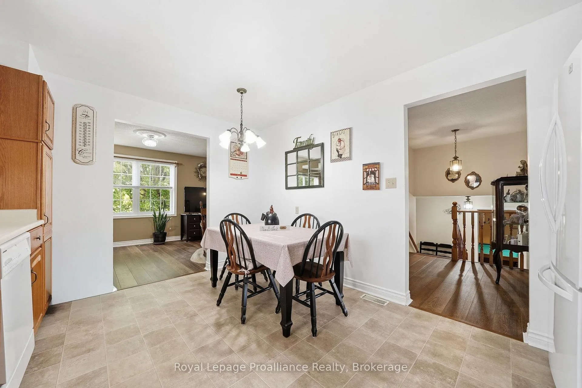 Photo 13 of 31 Springbrook Crescent, Belleville, Belleville Ward — HOMEH