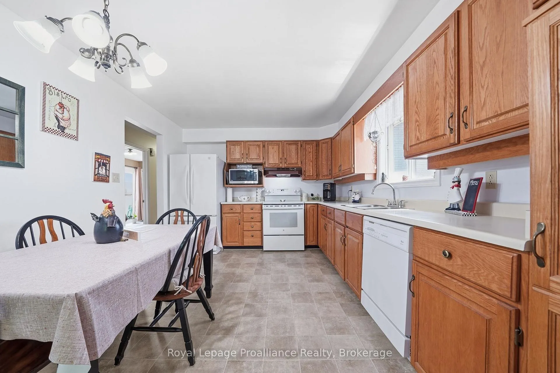 Photo 14 of 31 Springbrook Crescent, Belleville, Belleville Ward — HOMEH