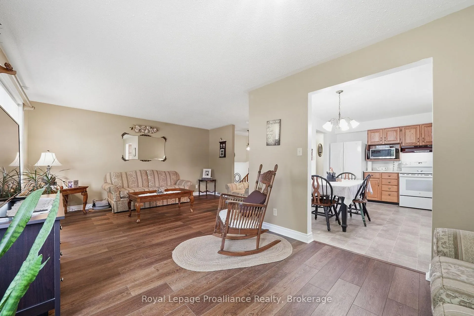 Photo 15 of 31 Springbrook Crescent, Belleville, Belleville Ward — HOMEH