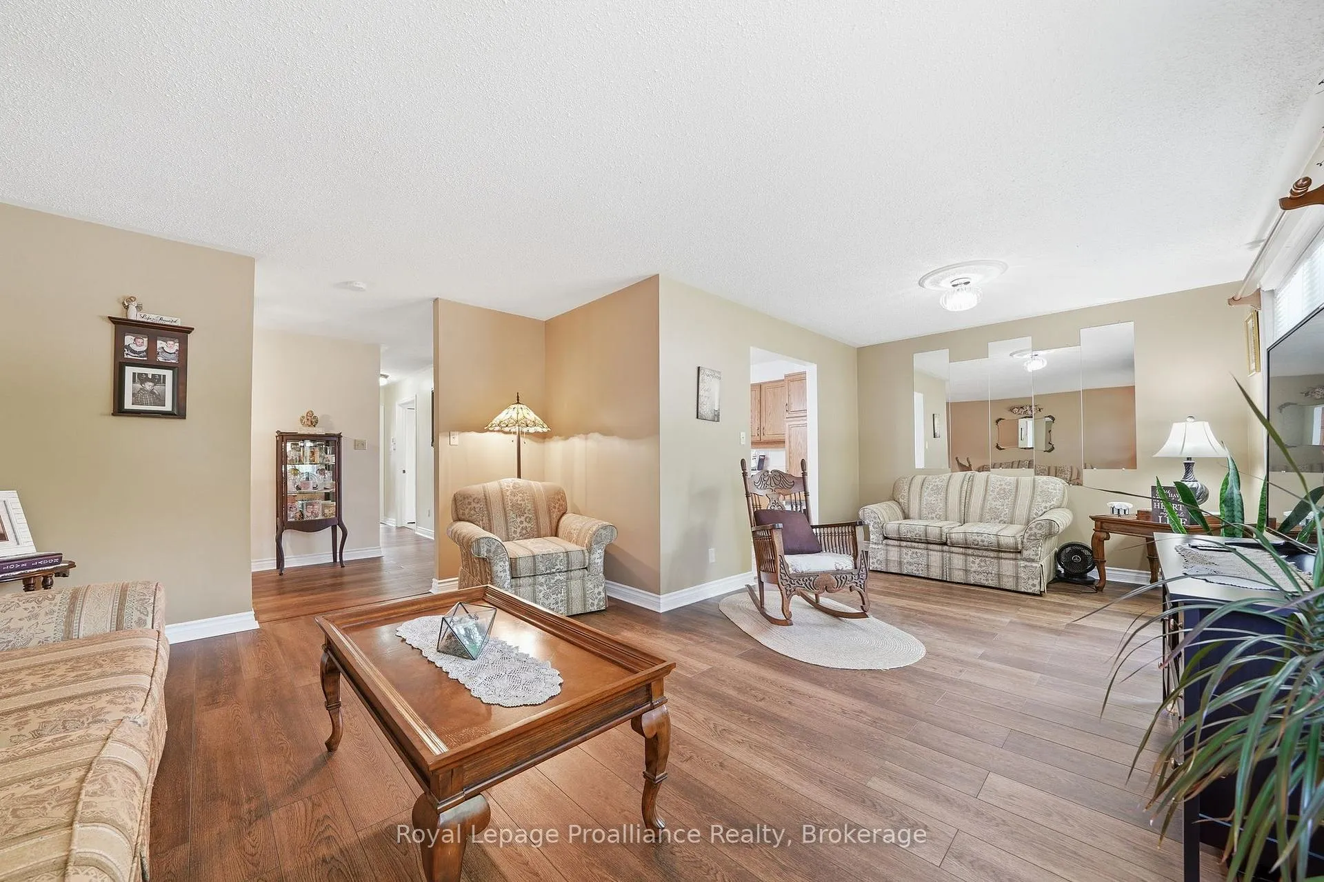 Photo 16 of 31 Springbrook Crescent, Belleville, Belleville Ward — HOMEH
