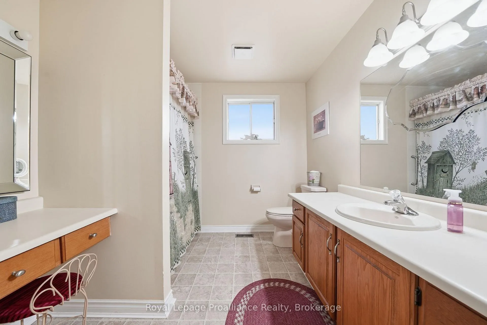 Photo 18 of 31 Springbrook Crescent, Belleville, Belleville Ward — HOMEH