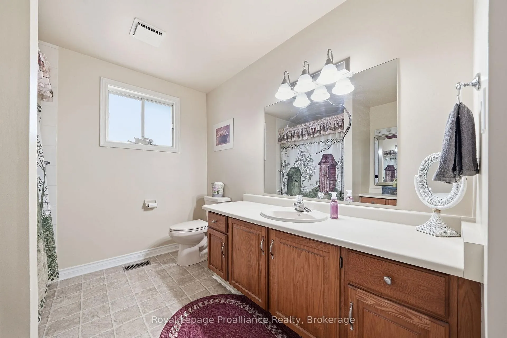Photo 20 of 31 Springbrook Crescent, Belleville, Belleville Ward — HOMEH