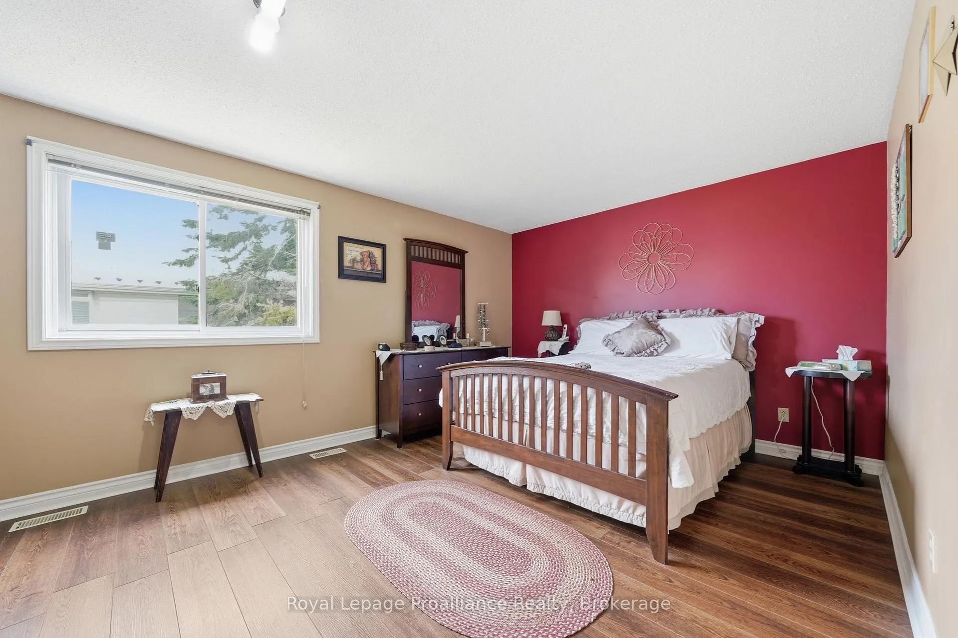 Photo 23 of 31 Springbrook Crescent, Belleville, Belleville Ward — HOMEH