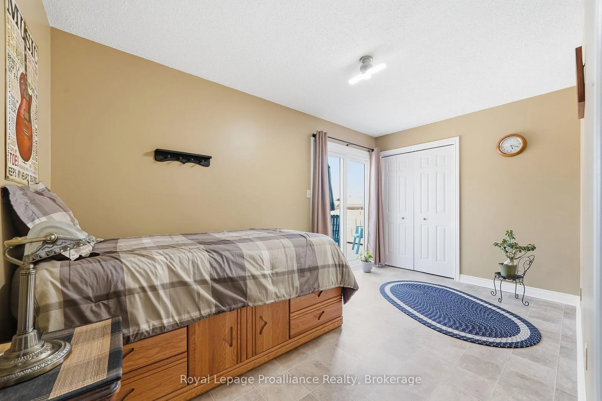 Photo 24 of 31 Springbrook Crescent, Belleville, Belleville Ward — HOMEH