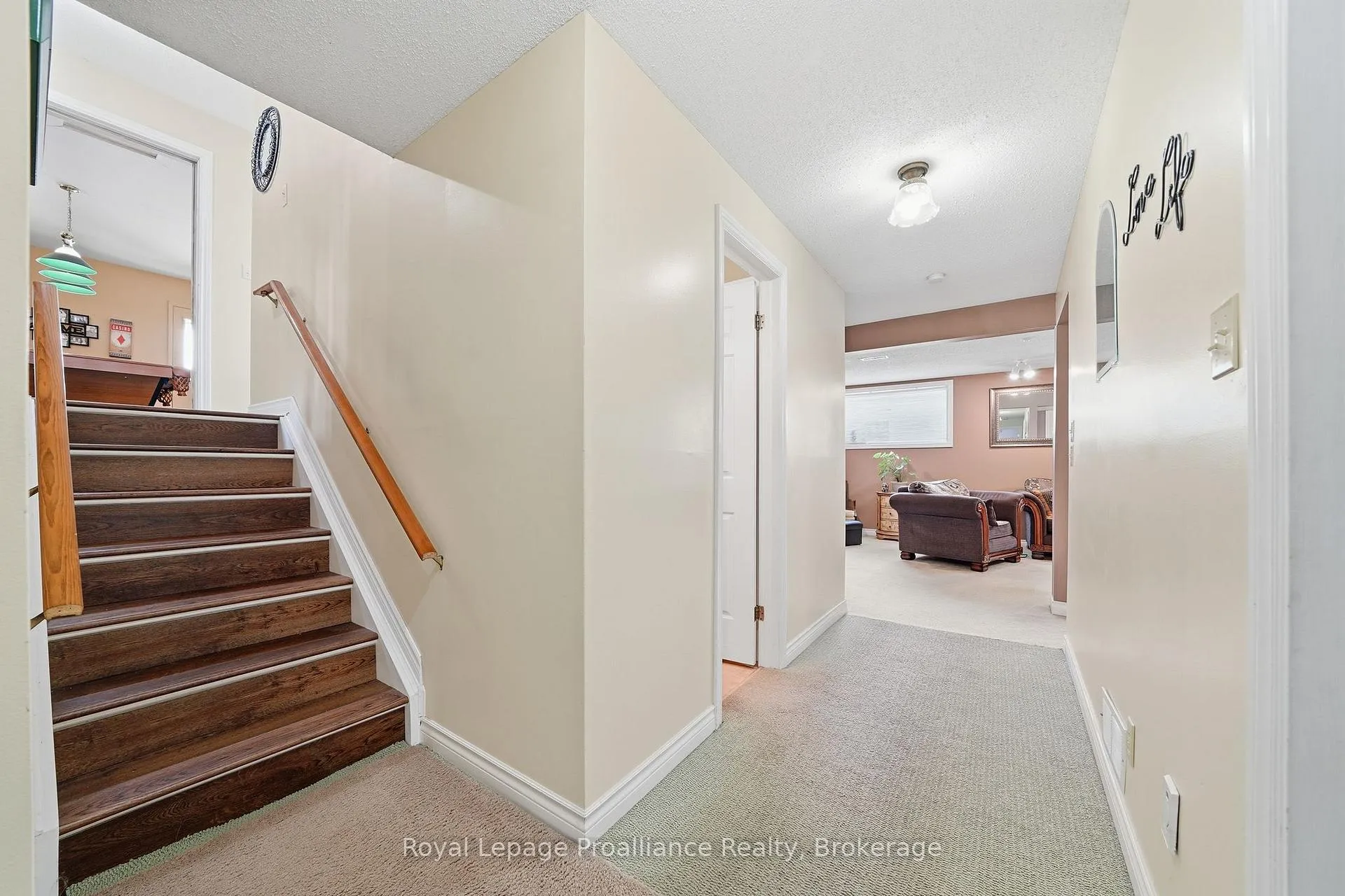 Photo 32 of 31 Springbrook Crescent, Belleville, Belleville Ward — HOMEH