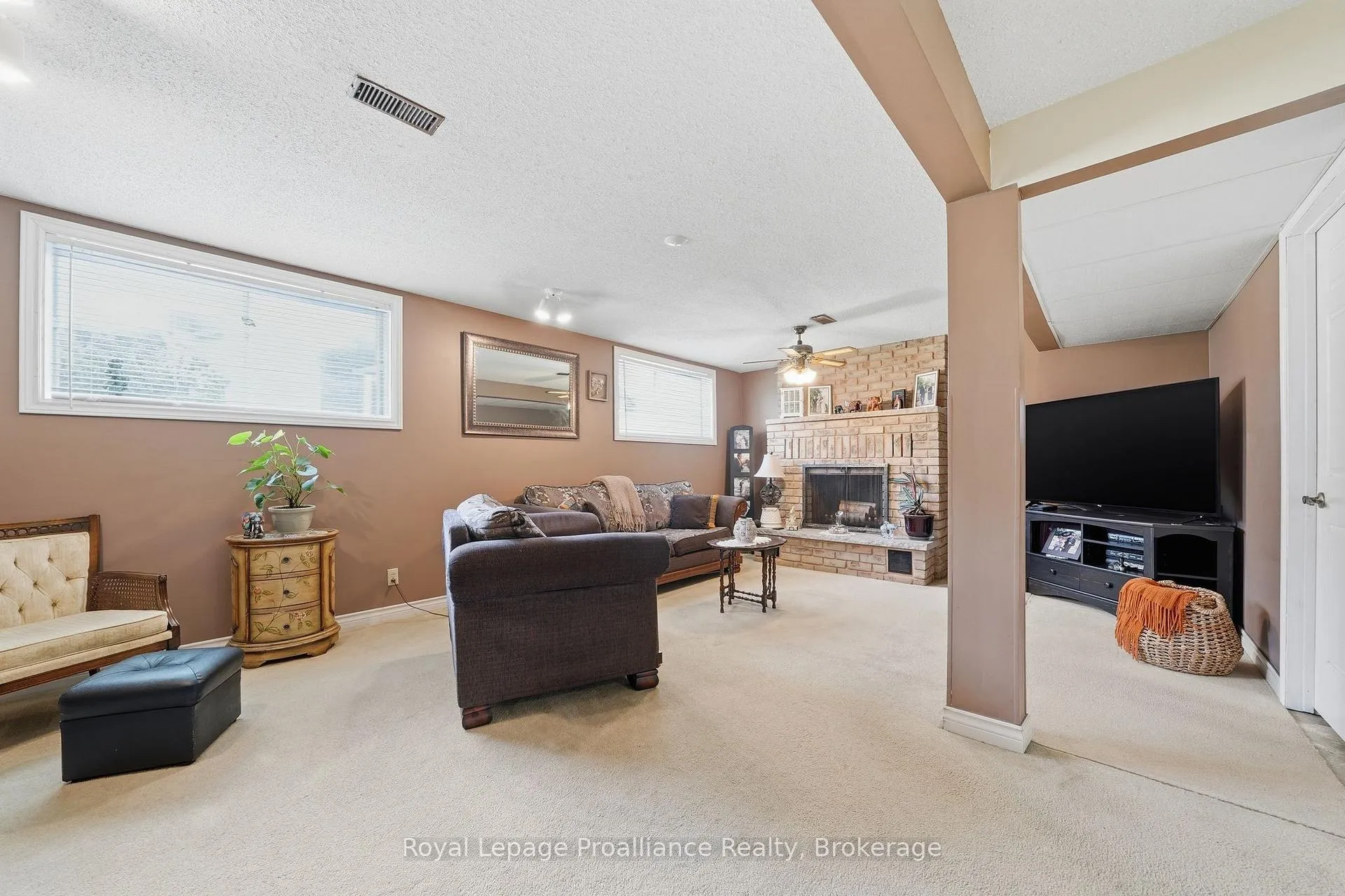 Photo 33 of 31 Springbrook Crescent, Belleville, Belleville Ward — HOMEH