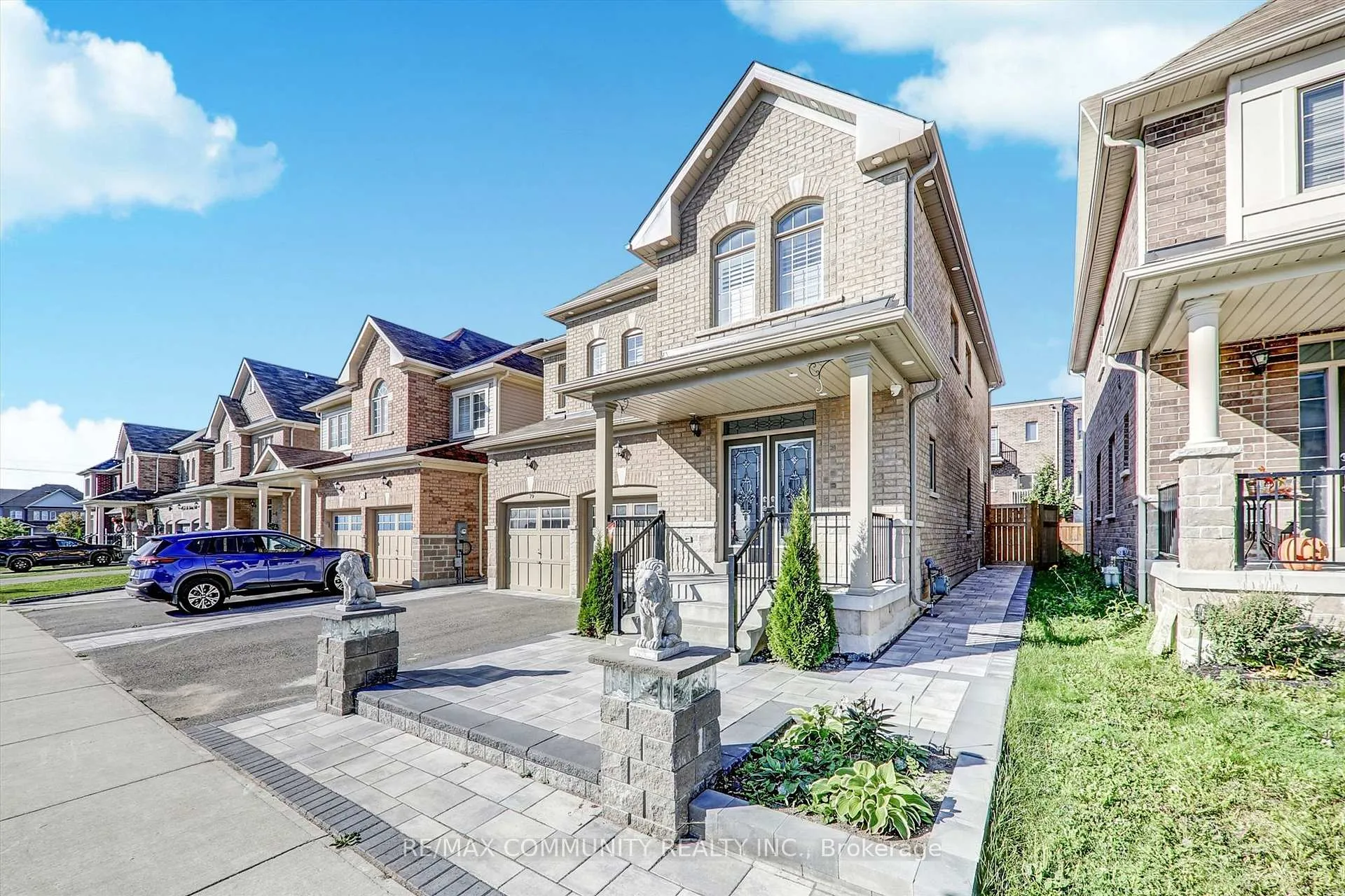 Photo 3 of 79 Mcroberts Crescent, Clarington, Courtice — HOMEH