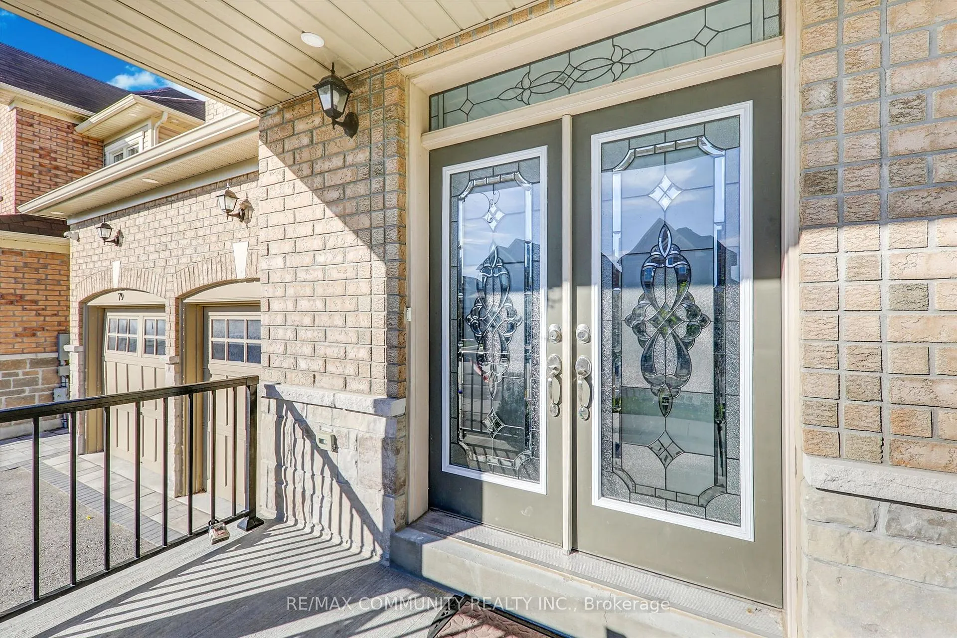 Photo 4 of 79 Mcroberts Crescent, Clarington, Courtice — HOMEH