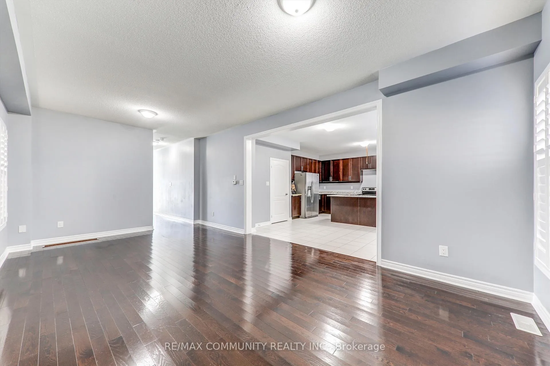 Photo 10 of 79 Mcroberts Crescent, Clarington, Courtice — HOMEH