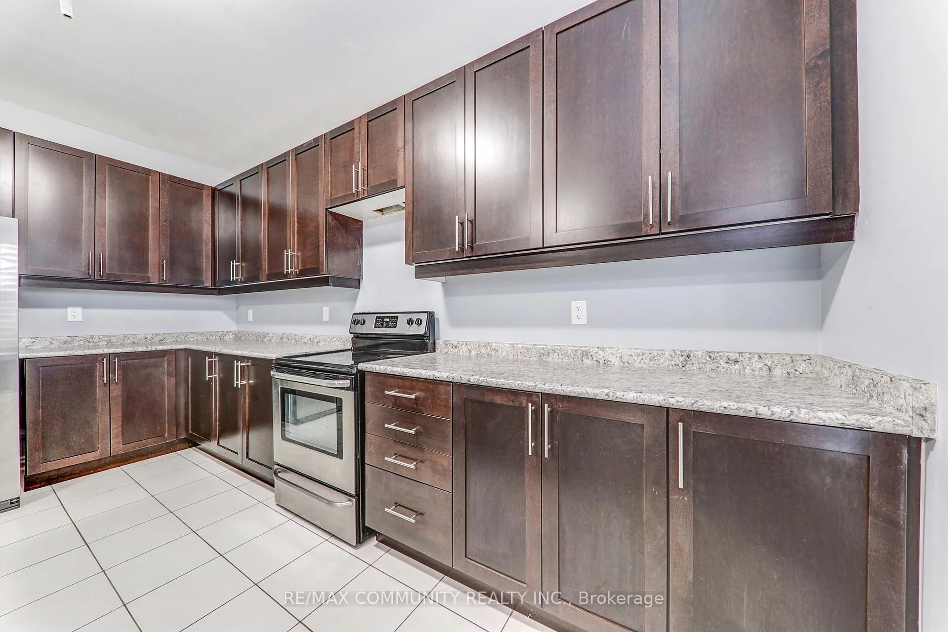 Photo 14 of 79 Mcroberts Crescent, Clarington, Courtice — HOMEH