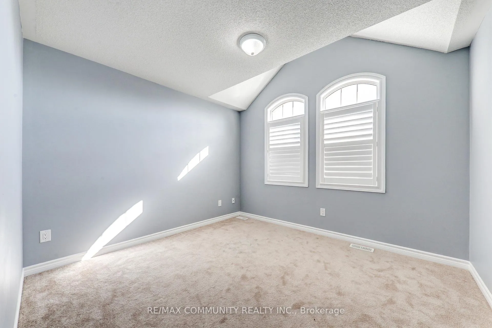 Photo 29 of 79 Mcroberts Crescent, Clarington, Courtice — HOMEH