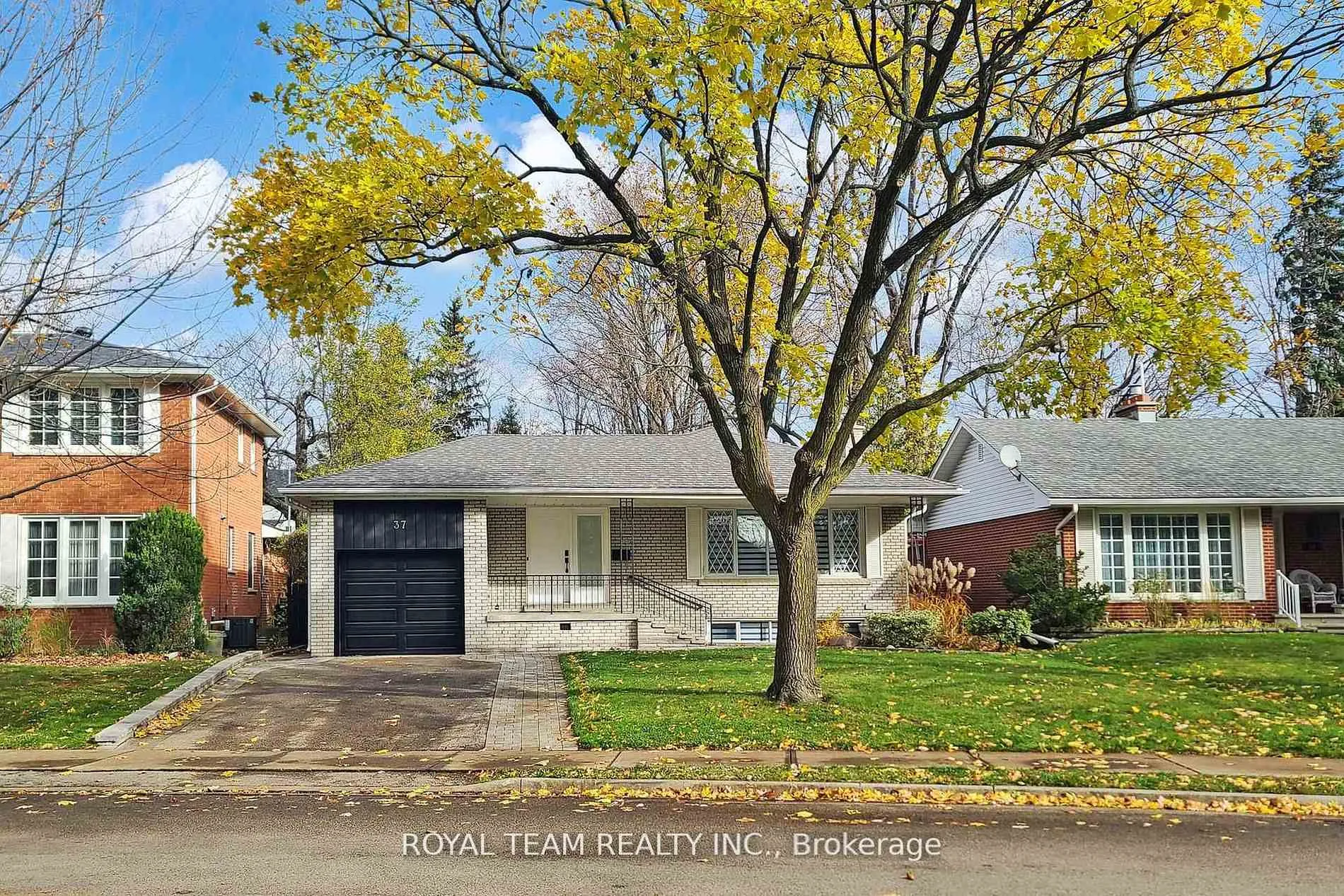 Photo 1 of 37 Markland Drive, Etobicoke, Markland Wood — HOMEH