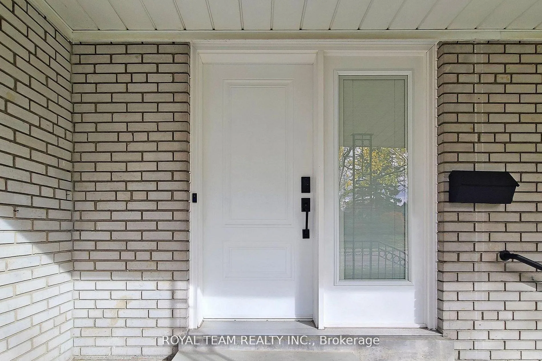 Photo 3 of 37 Markland Drive, Etobicoke, Markland Wood — HOMEH