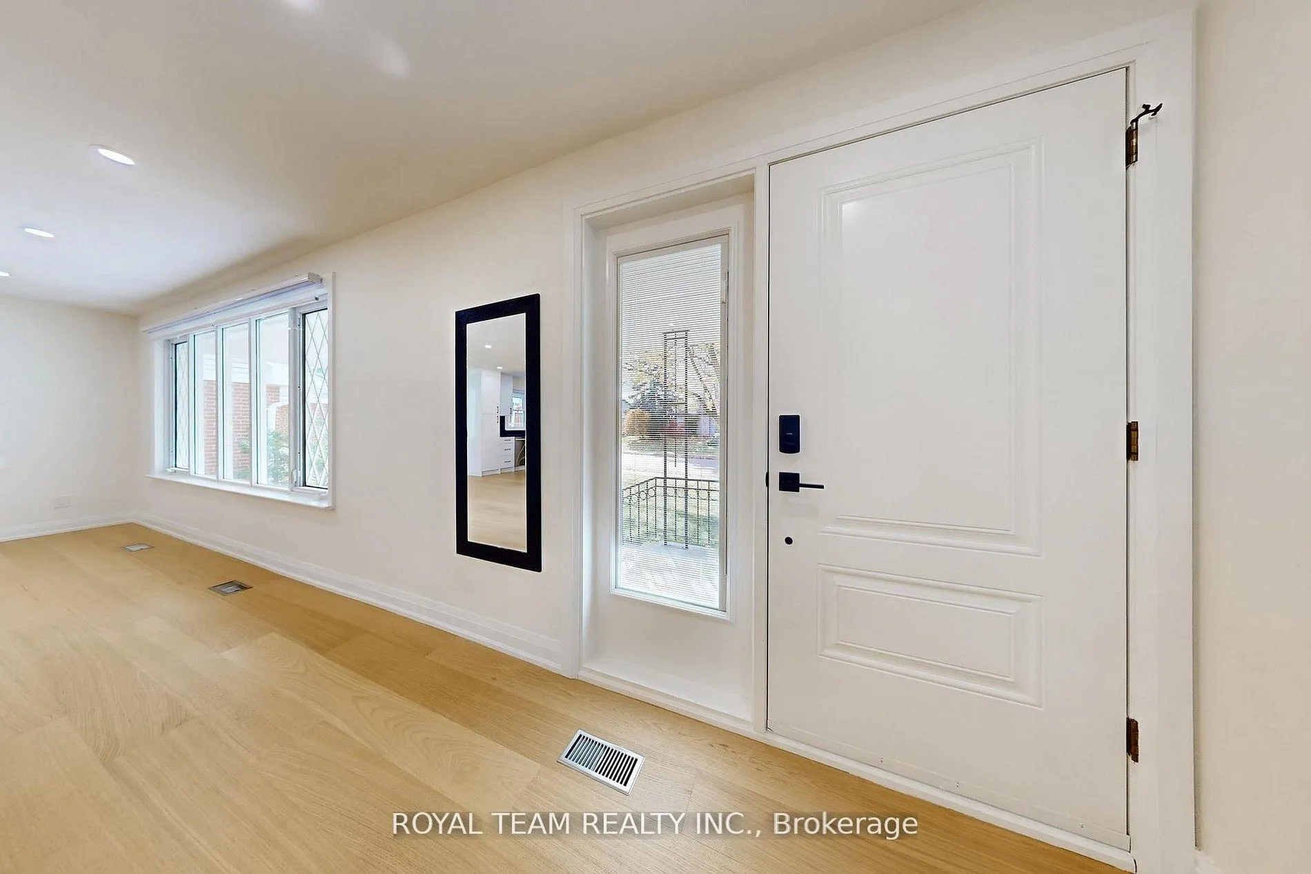 Photo 4 of 37 Markland Drive, Etobicoke, Markland Wood — HOMEH