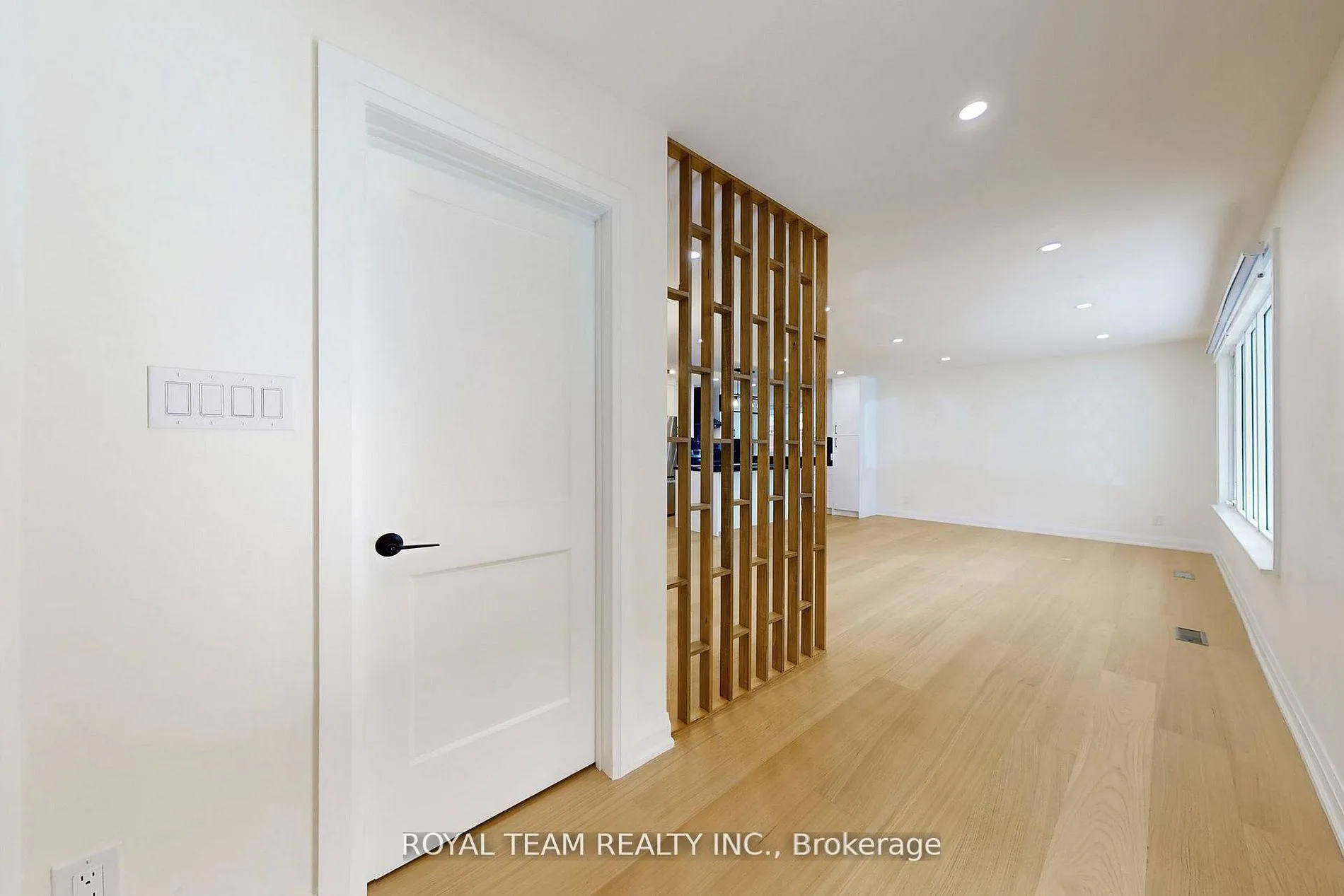 Photo 5 of 37 Markland Drive, Etobicoke, Markland Wood — HOMEH