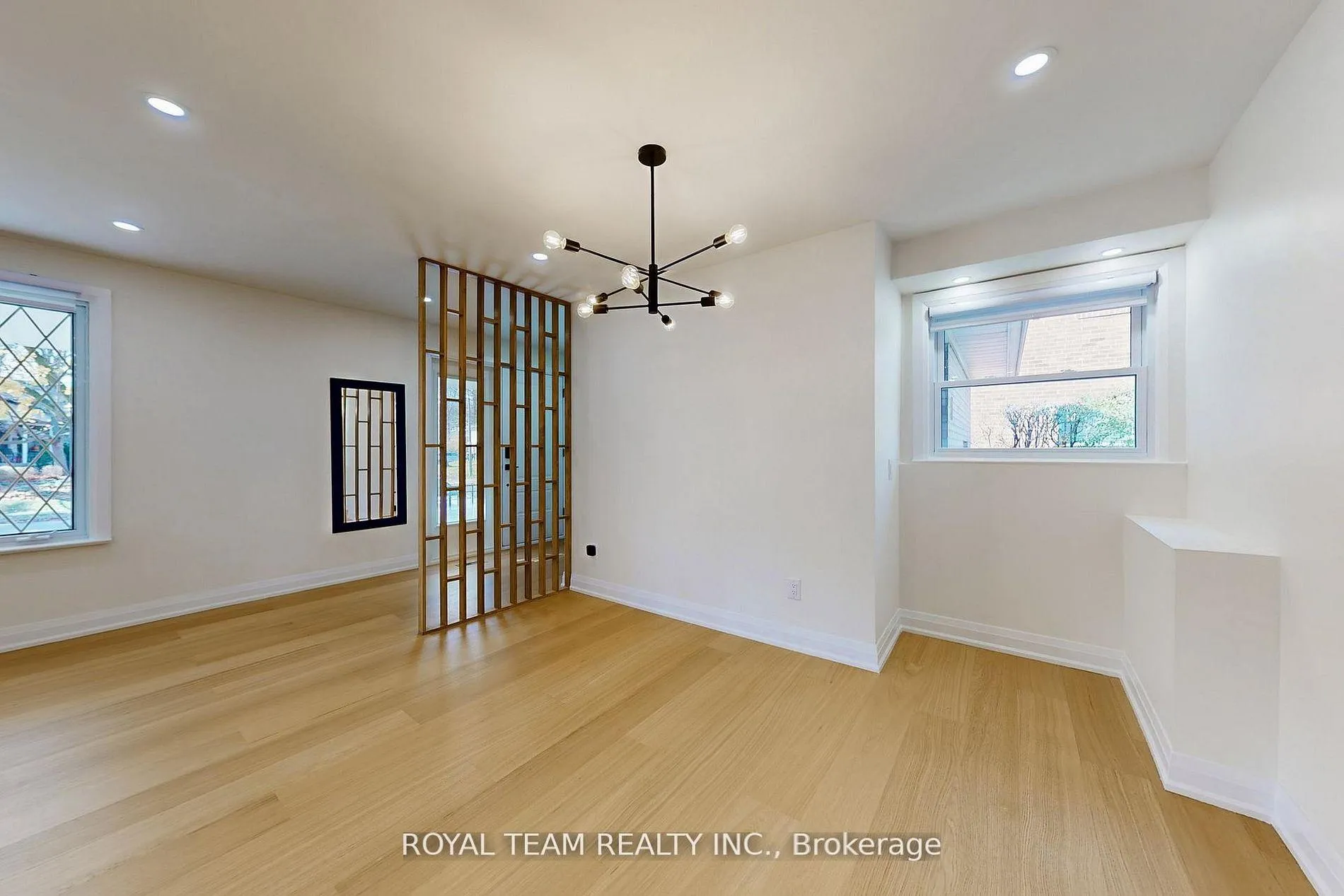 Photo 6 of 37 Markland Drive, Etobicoke, Markland Wood — HOMEH