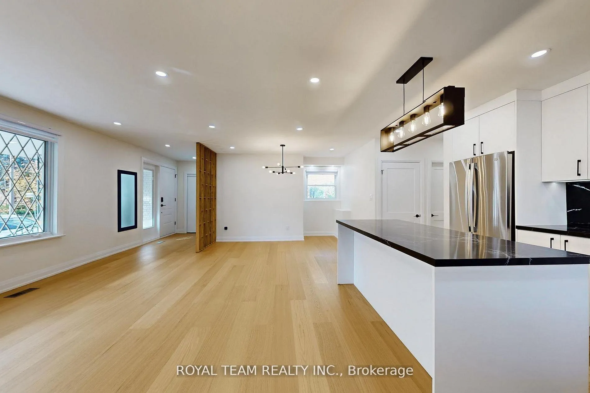 Photo 7 of 37 Markland Drive, Etobicoke, Markland Wood — HOMEH