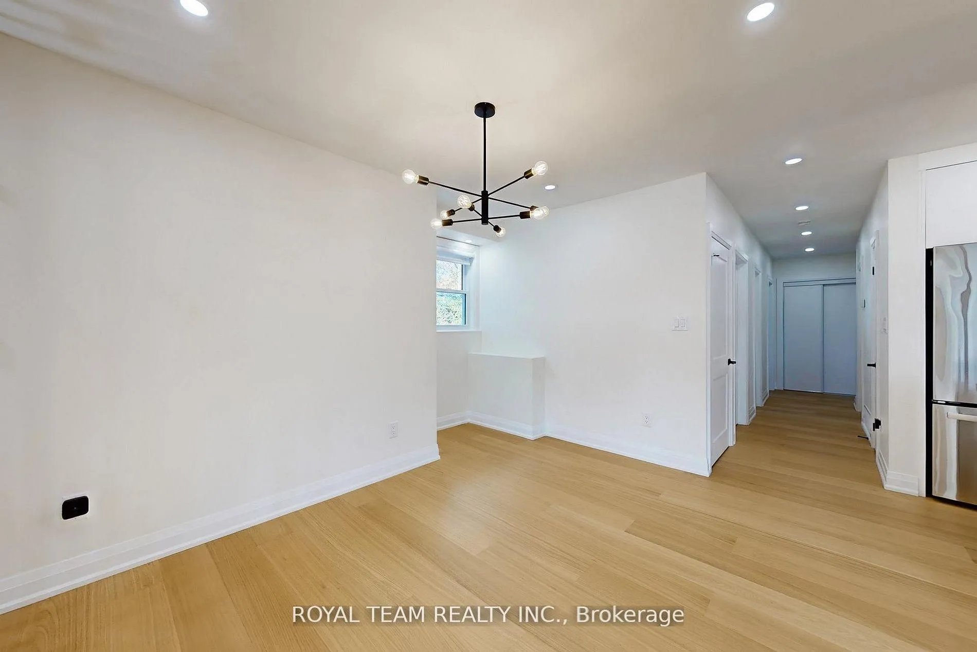 Photo 9 of 37 Markland Drive, Etobicoke, Markland Wood — HOMEH