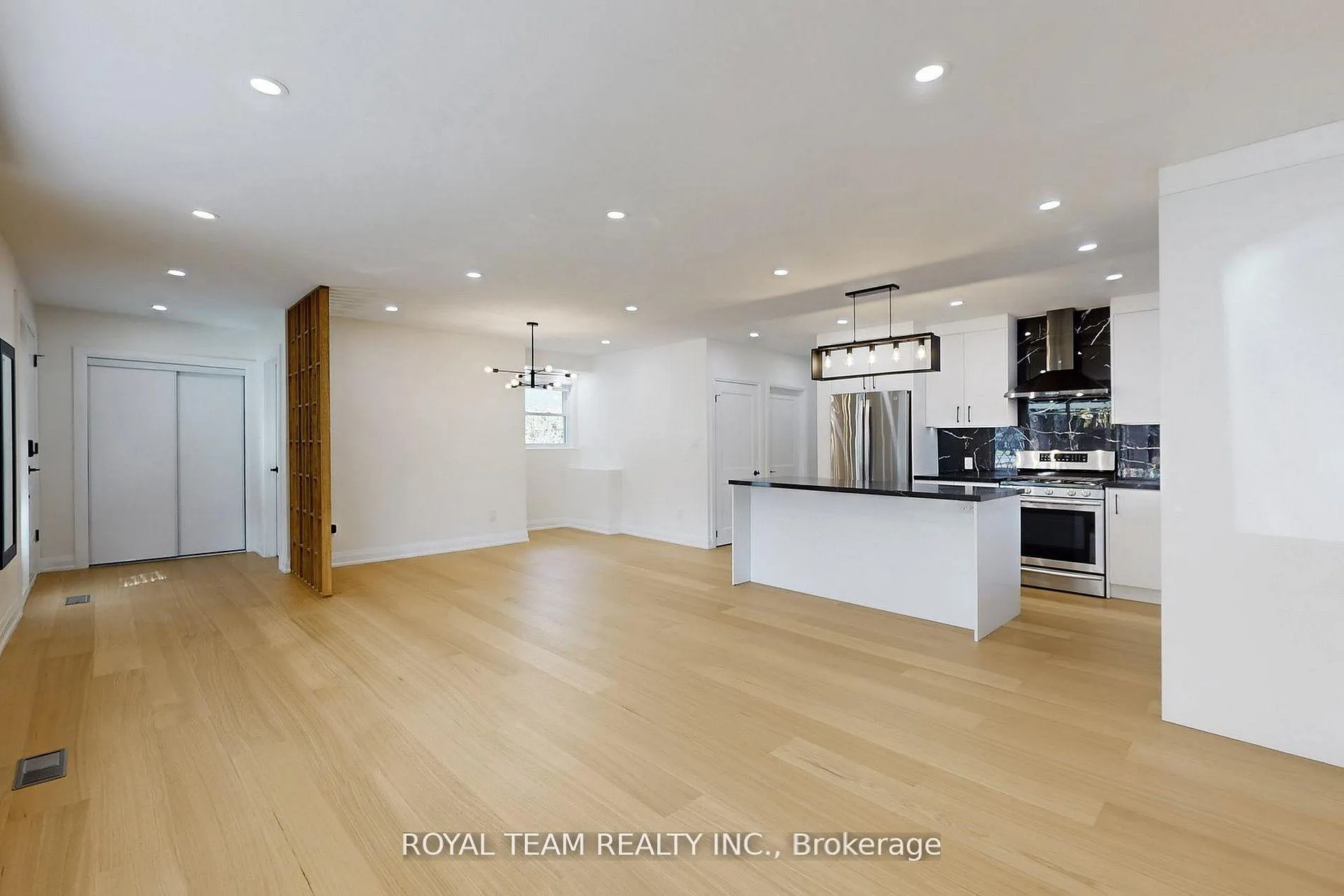 Photo 10 of 37 Markland Drive, Etobicoke, Markland Wood — HOMEH