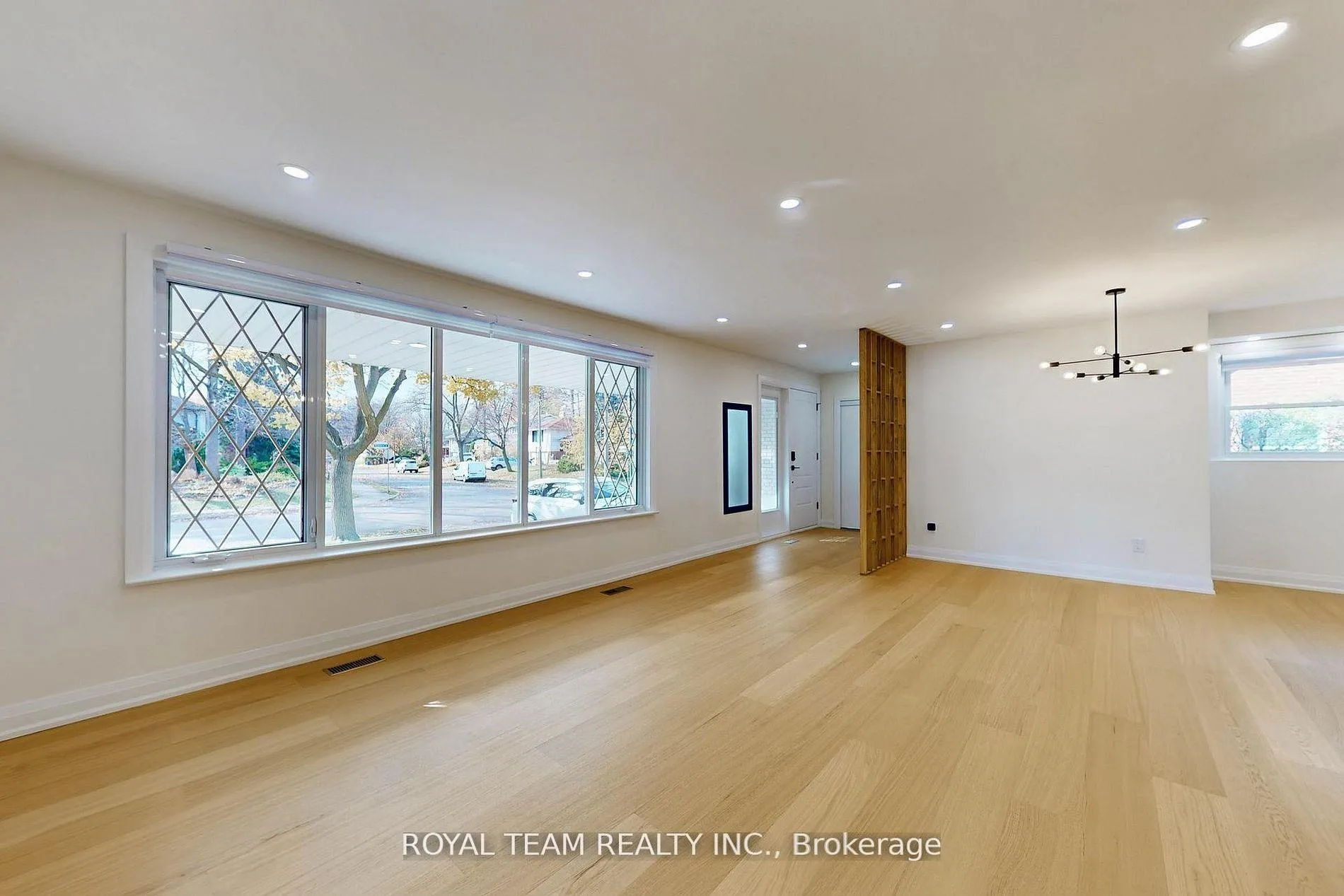 Photo 14 of 37 Markland Drive, Etobicoke, Markland Wood — HOMEH