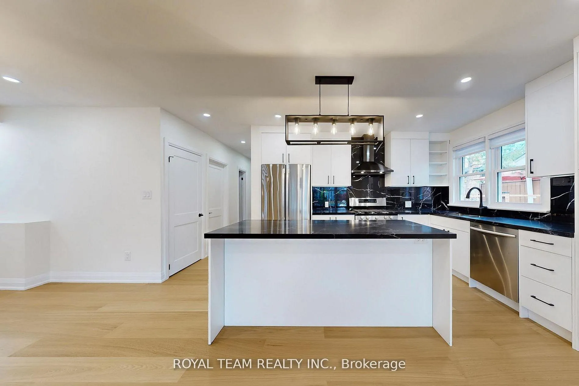 Photo 15 of 37 Markland Drive, Etobicoke, Markland Wood — HOMEH