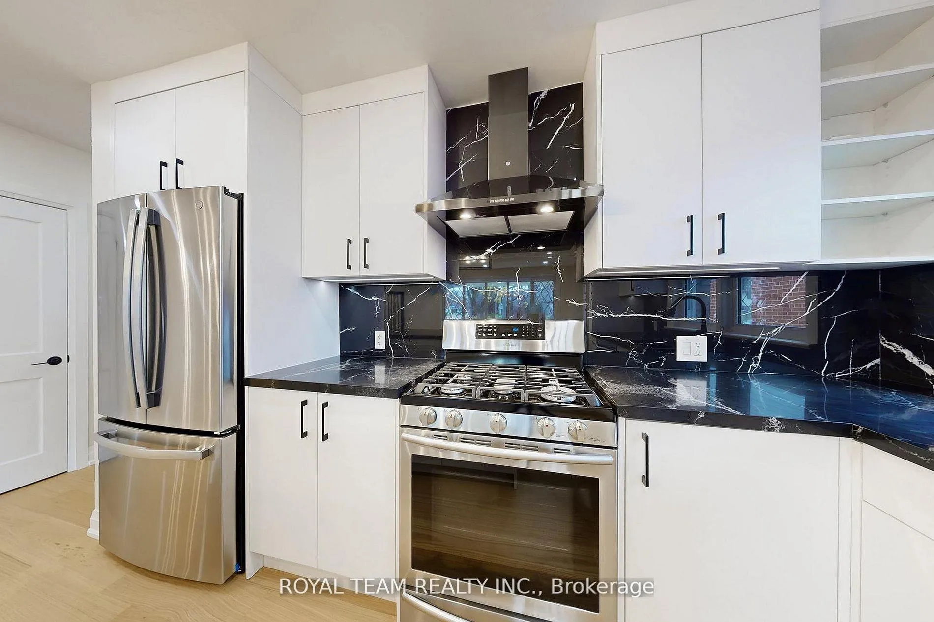 Photo 17 of 37 Markland Drive, Etobicoke, Markland Wood — HOMEH