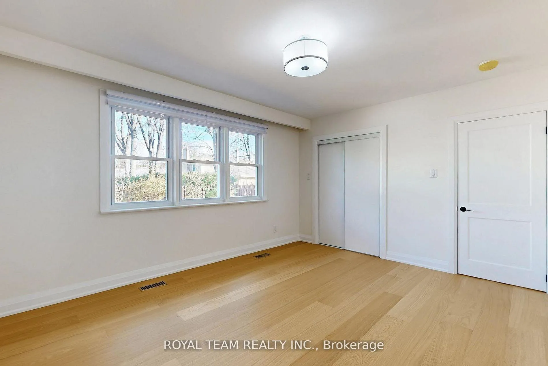 Photo 20 of 37 Markland Drive, Etobicoke, Markland Wood — HOMEH