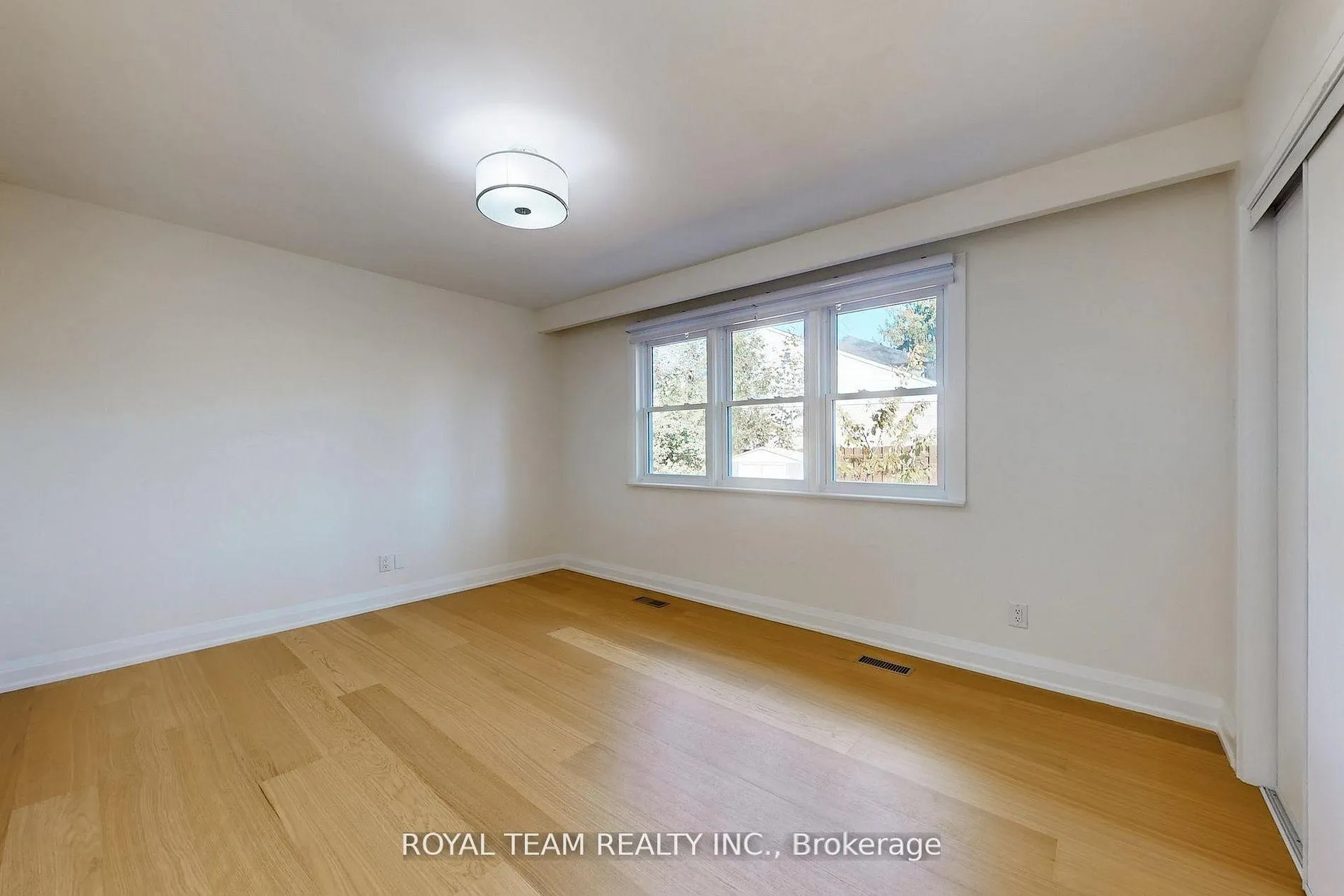 Photo 23 of 37 Markland Drive, Etobicoke, Markland Wood — HOMEH