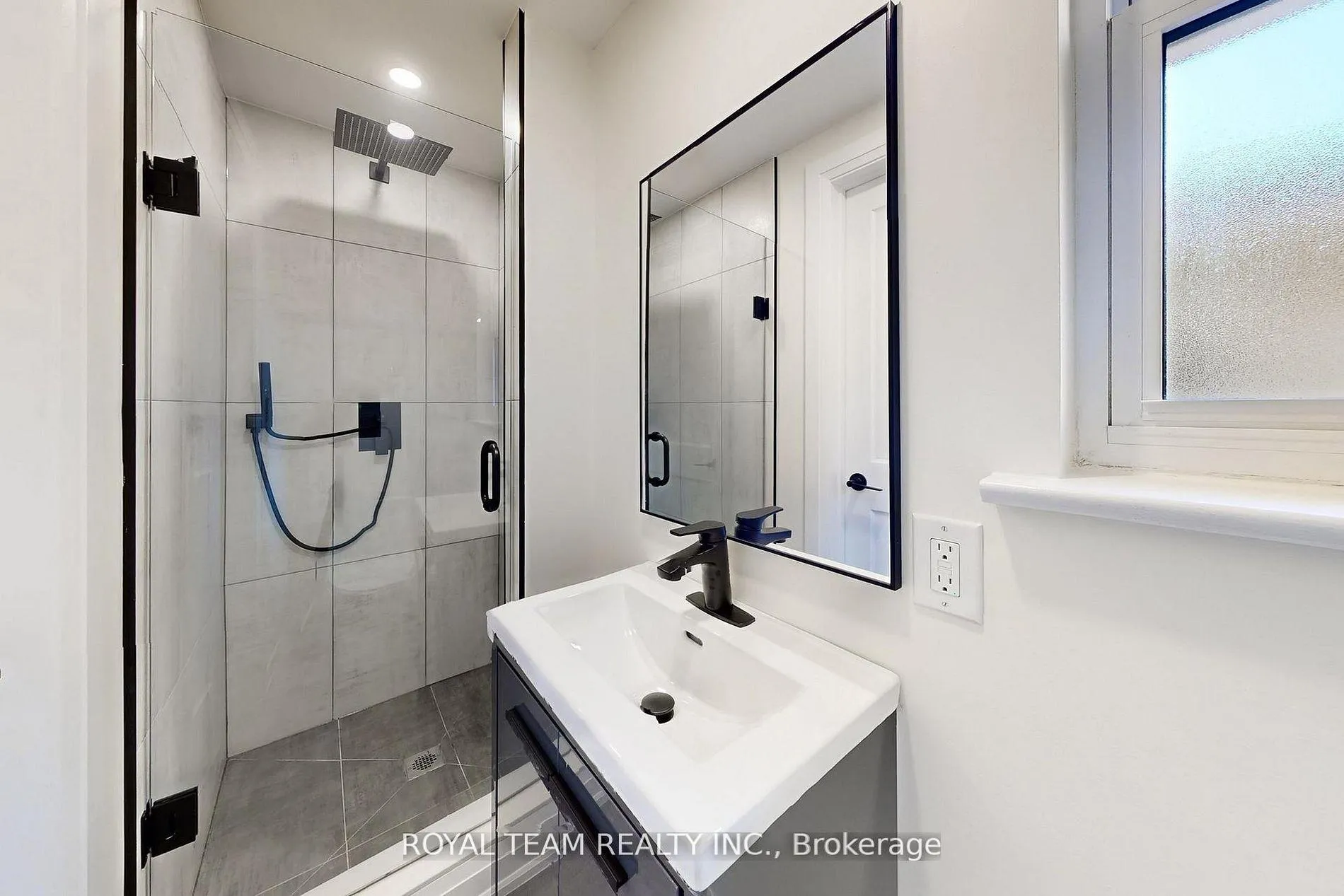 Photo 31 of 37 Markland Drive, Etobicoke, Markland Wood — HOMEH