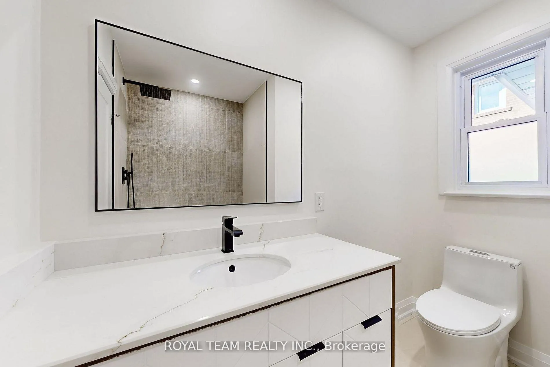 Photo 34 of 37 Markland Drive, Etobicoke, Markland Wood — HOMEH