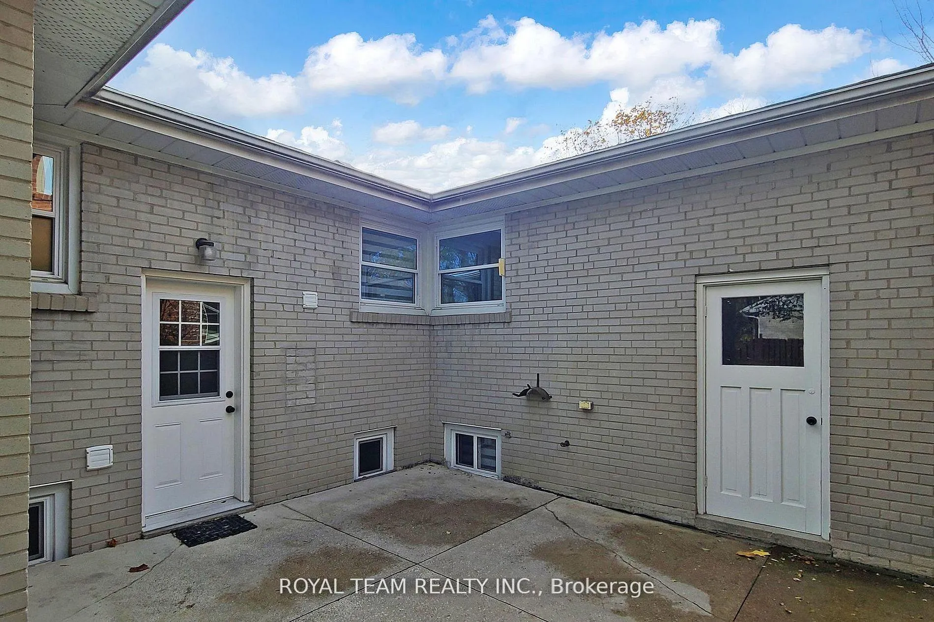 Photo 46 of 37 Markland Drive, Etobicoke, Markland Wood — HOMEH