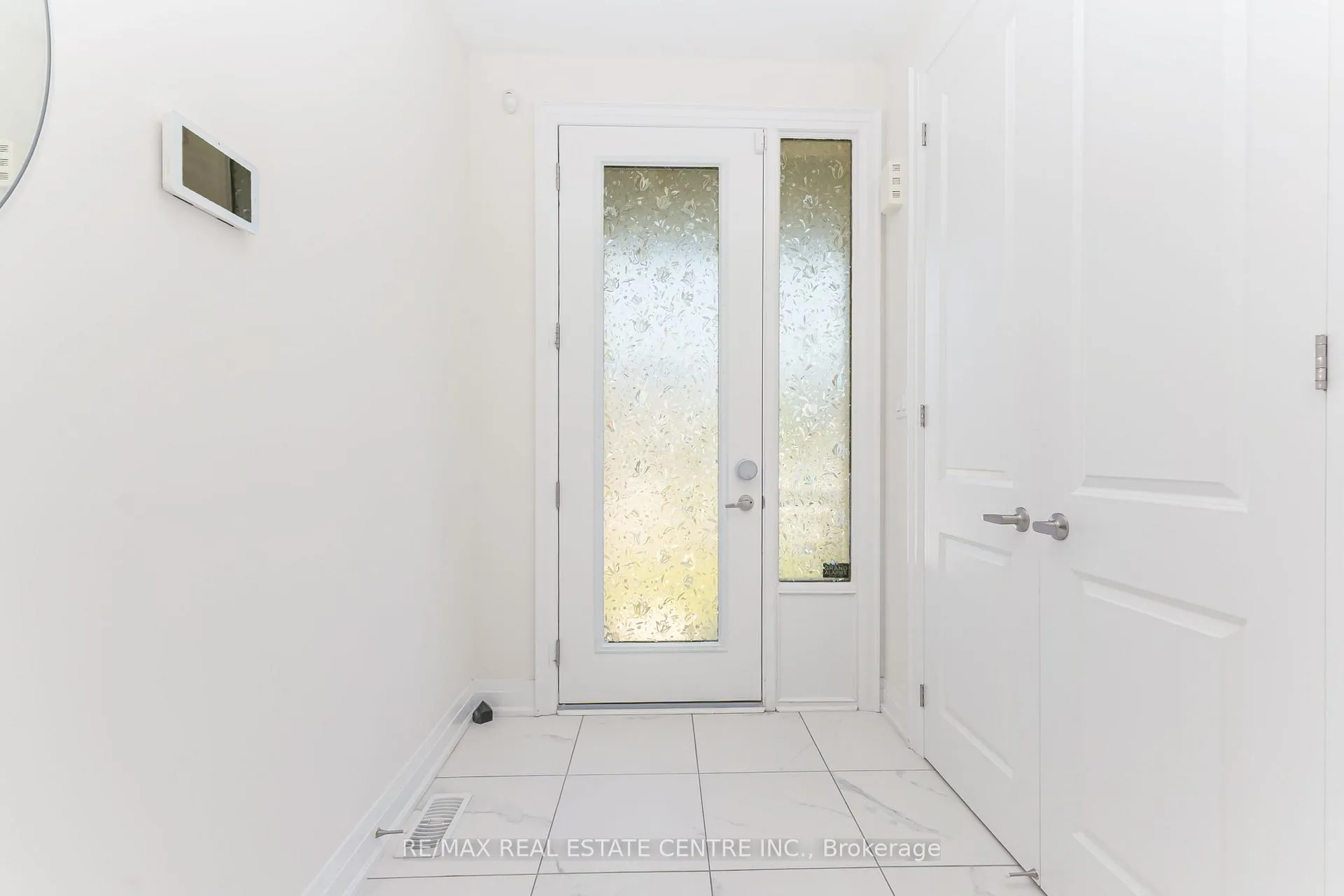 Photo 5 of 35 Lollard Way, Brampton, Bram West — HOMEH