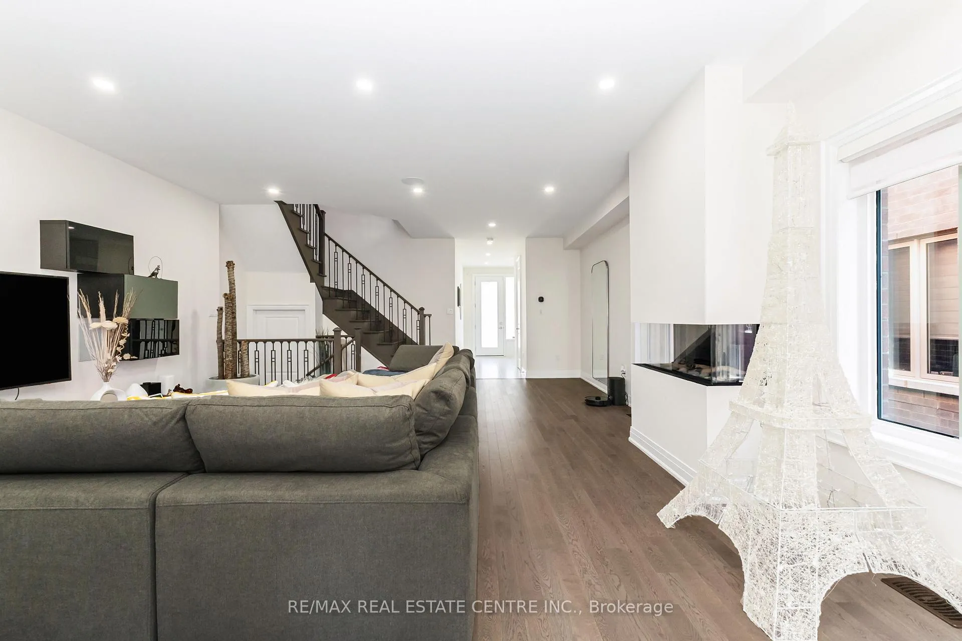 Photo 9 of 35 Lollard Way, Brampton, Bram West — HOMEH