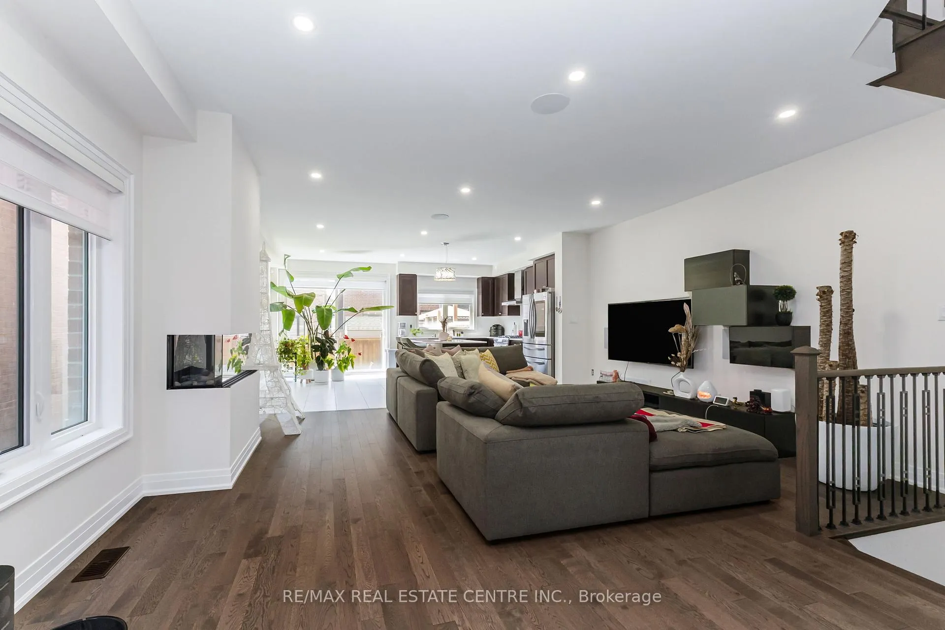 Photo 10 of 35 Lollard Way, Brampton, Bram West — HOMEH