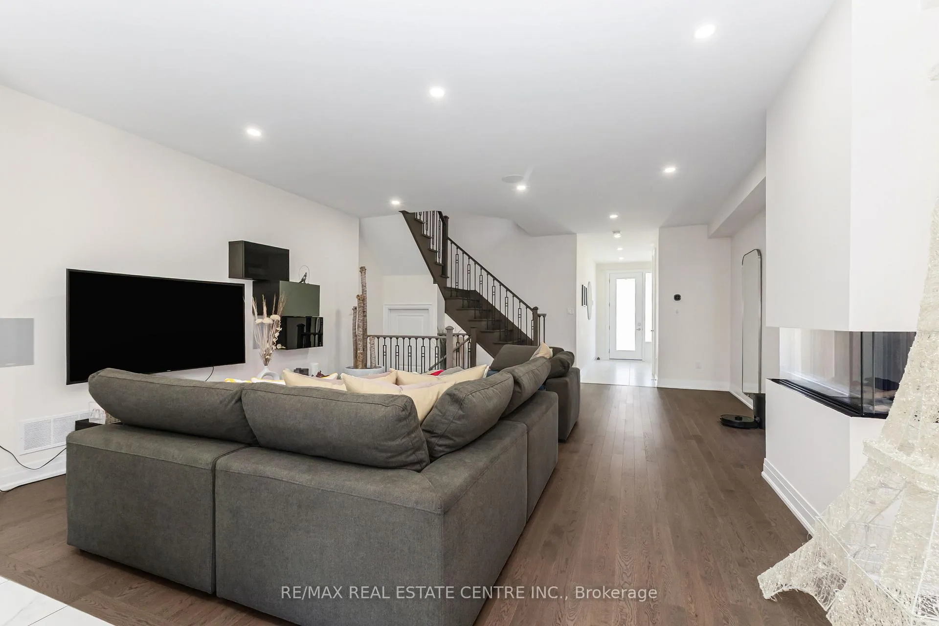 Photo 11 of 35 Lollard Way, Brampton, Bram West — HOMEH