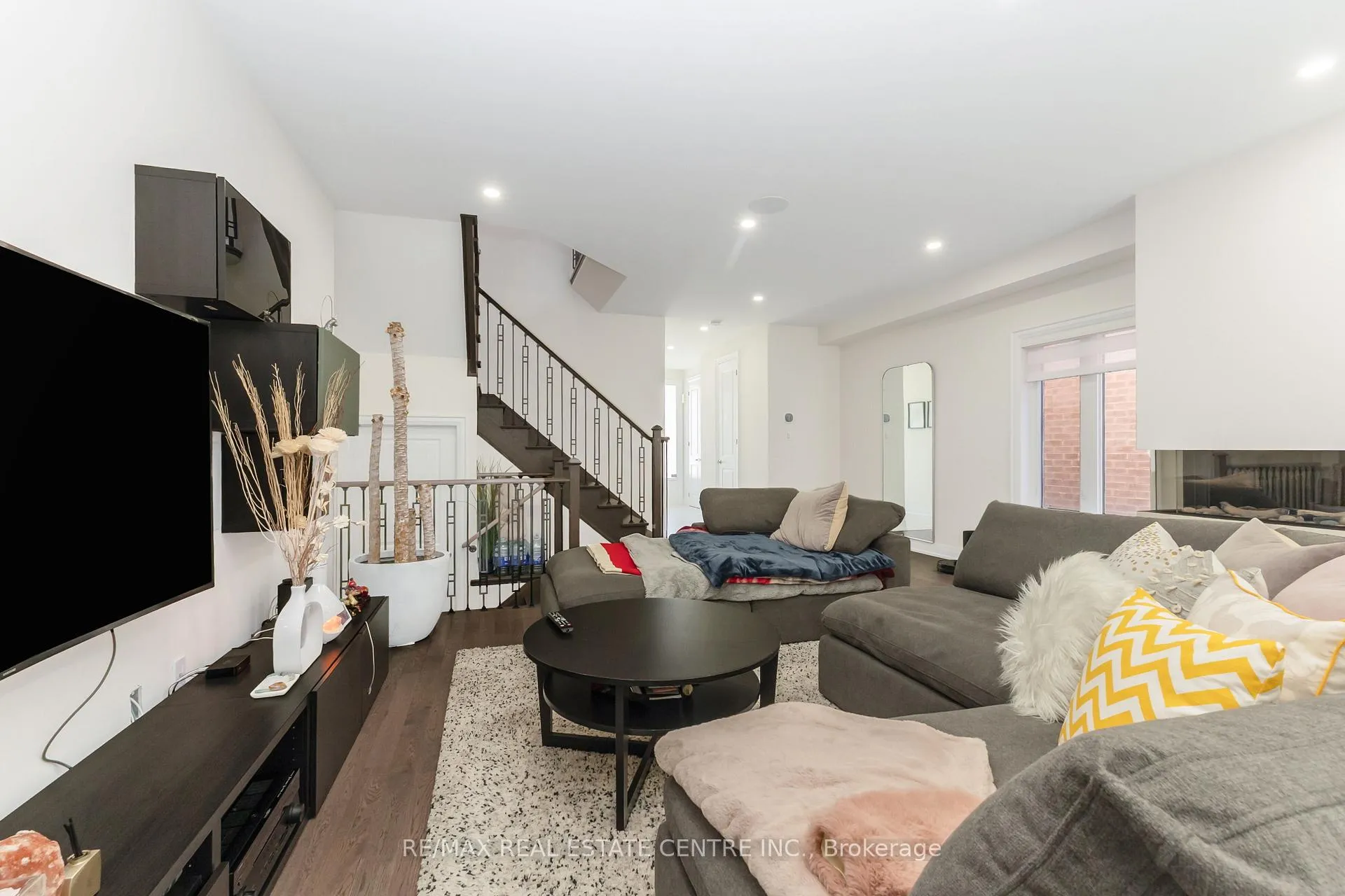 Photo 12 of 35 Lollard Way, Brampton, Bram West — HOMEH