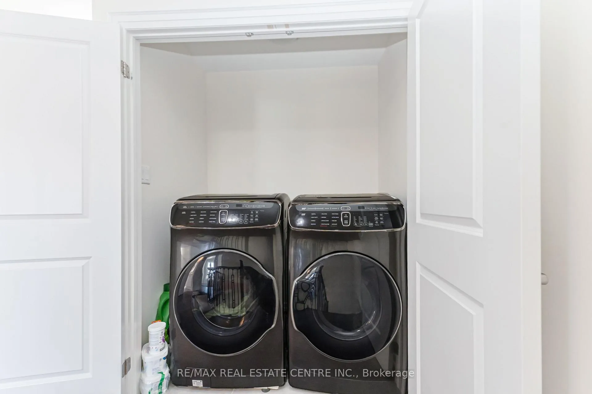 Photo 19 of 35 Lollard Way, Brampton, Bram West — HOMEH