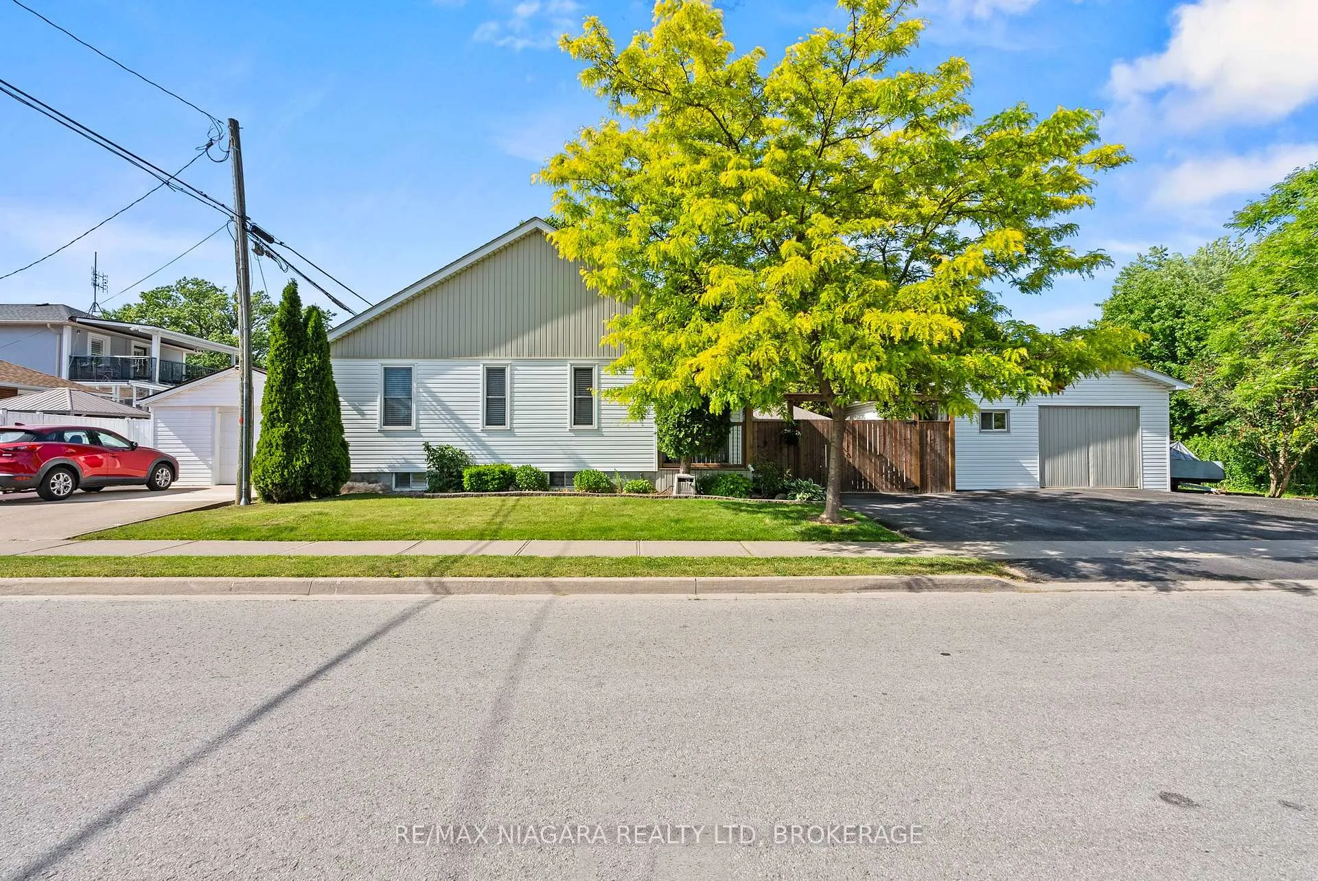 Photo 2 of 25 Mildred Avenue, St. Catharines, Haig — HOMEH