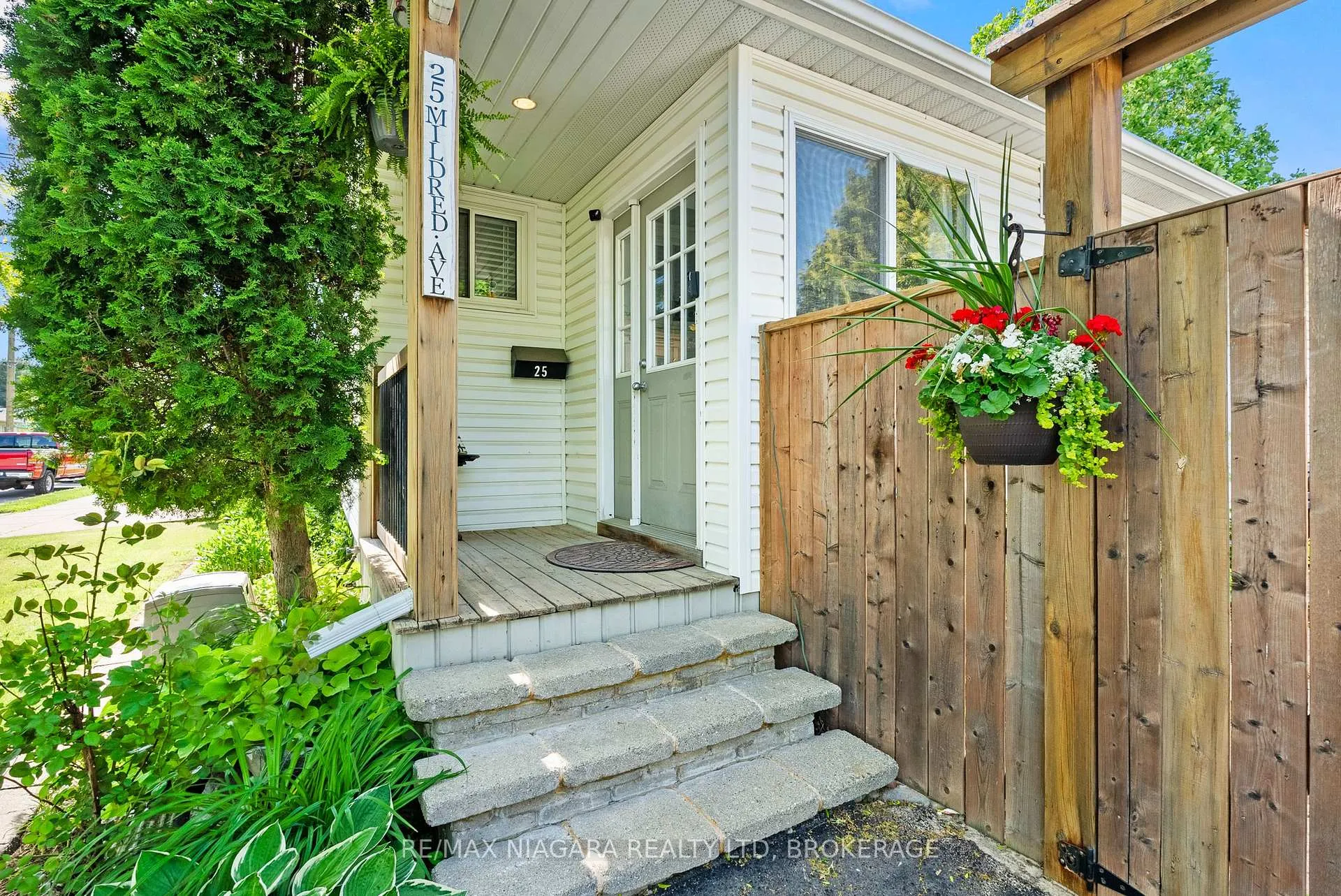Photo 5 of 25 Mildred Avenue, St. Catharines, Haig — HOMEH