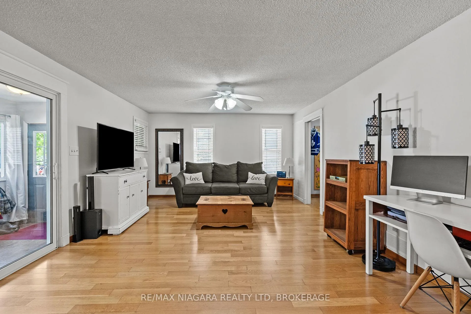 Photo 8 of 25 Mildred Avenue, St. Catharines, Haig — HOMEH