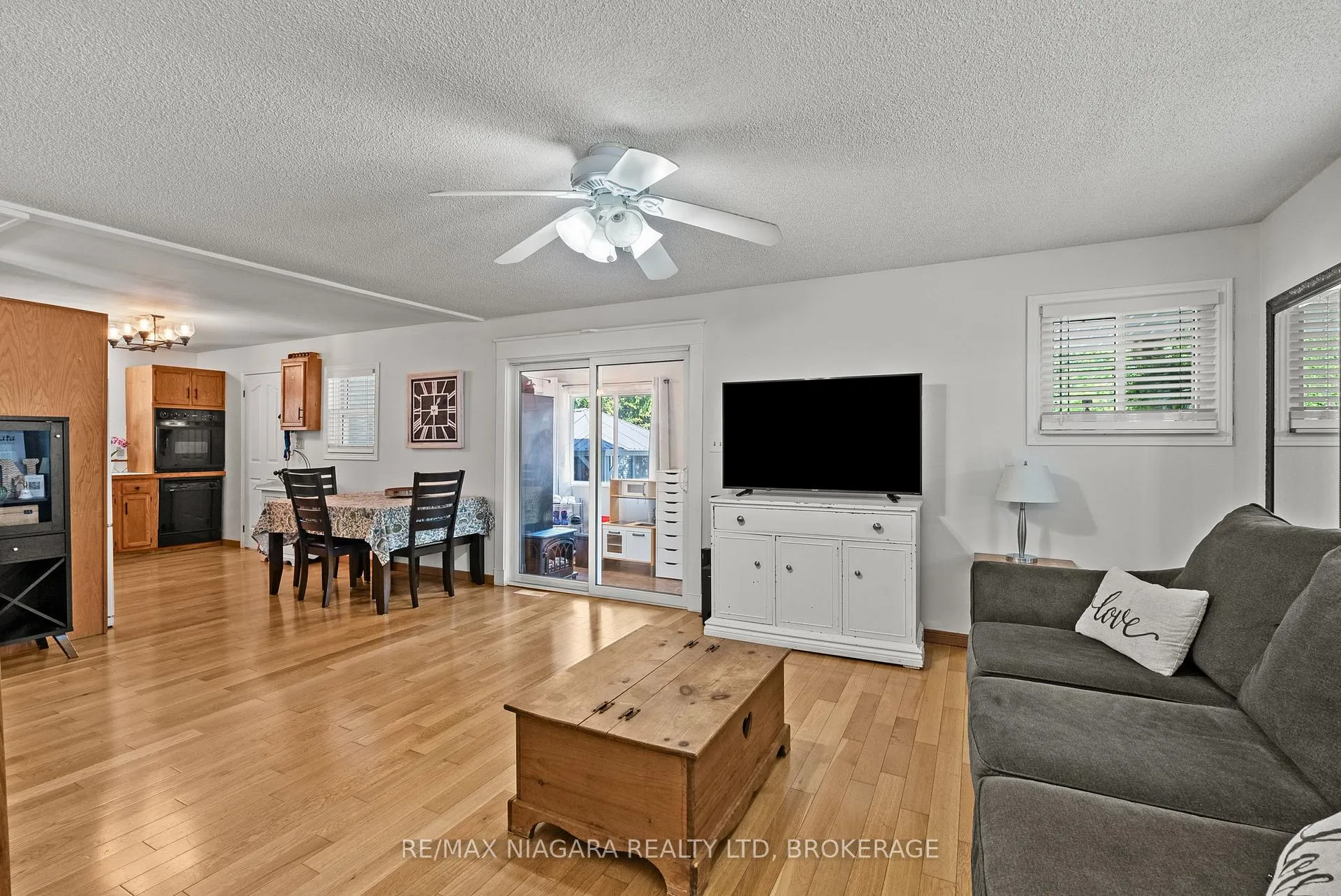 Photo 9 of 25 Mildred Avenue, St. Catharines, Haig — HOMEH