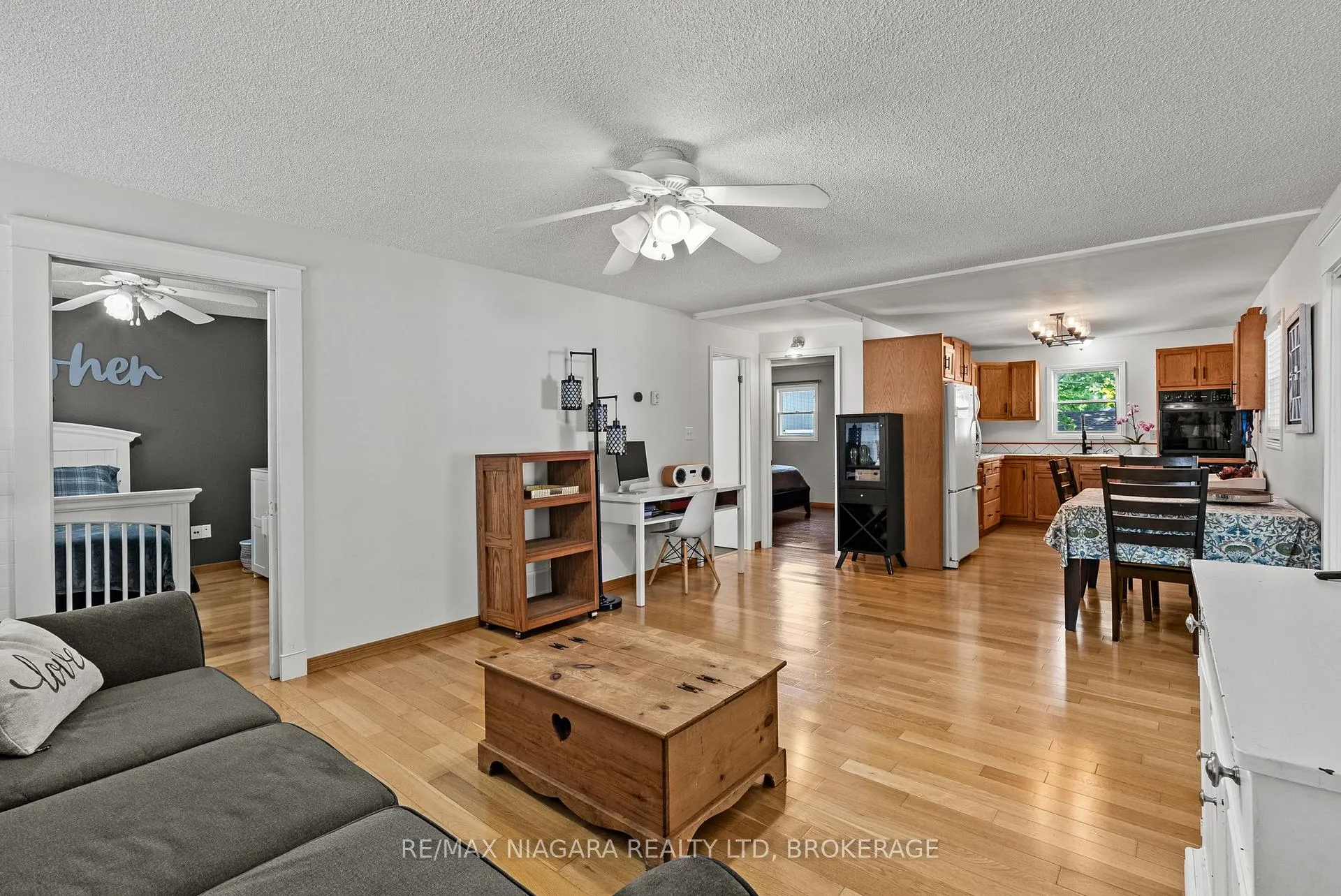 Photo 10 of 25 Mildred Avenue, St. Catharines, Haig — HOMEH