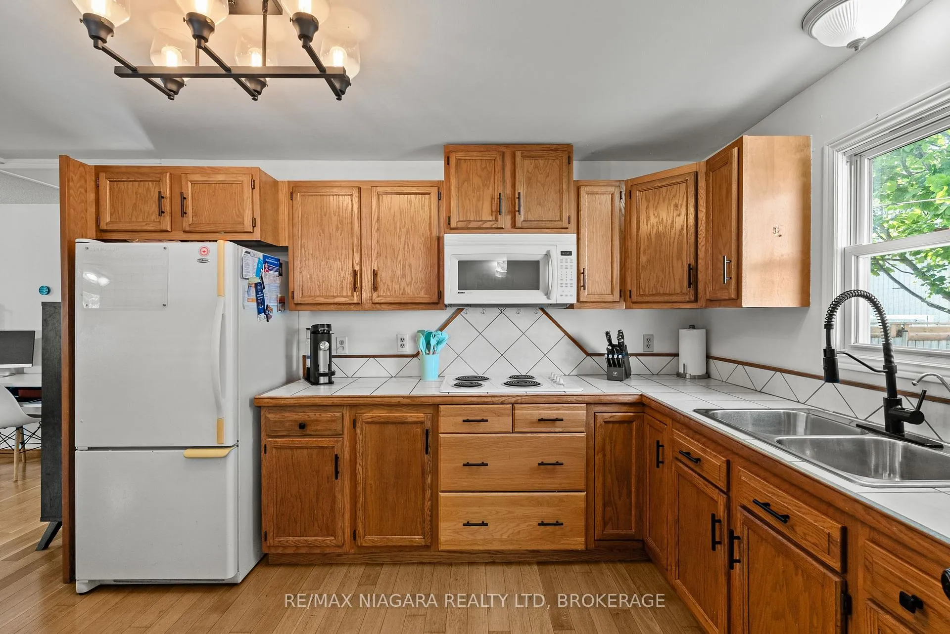 Photo 14 of 25 Mildred Avenue, St. Catharines, Haig — HOMEH