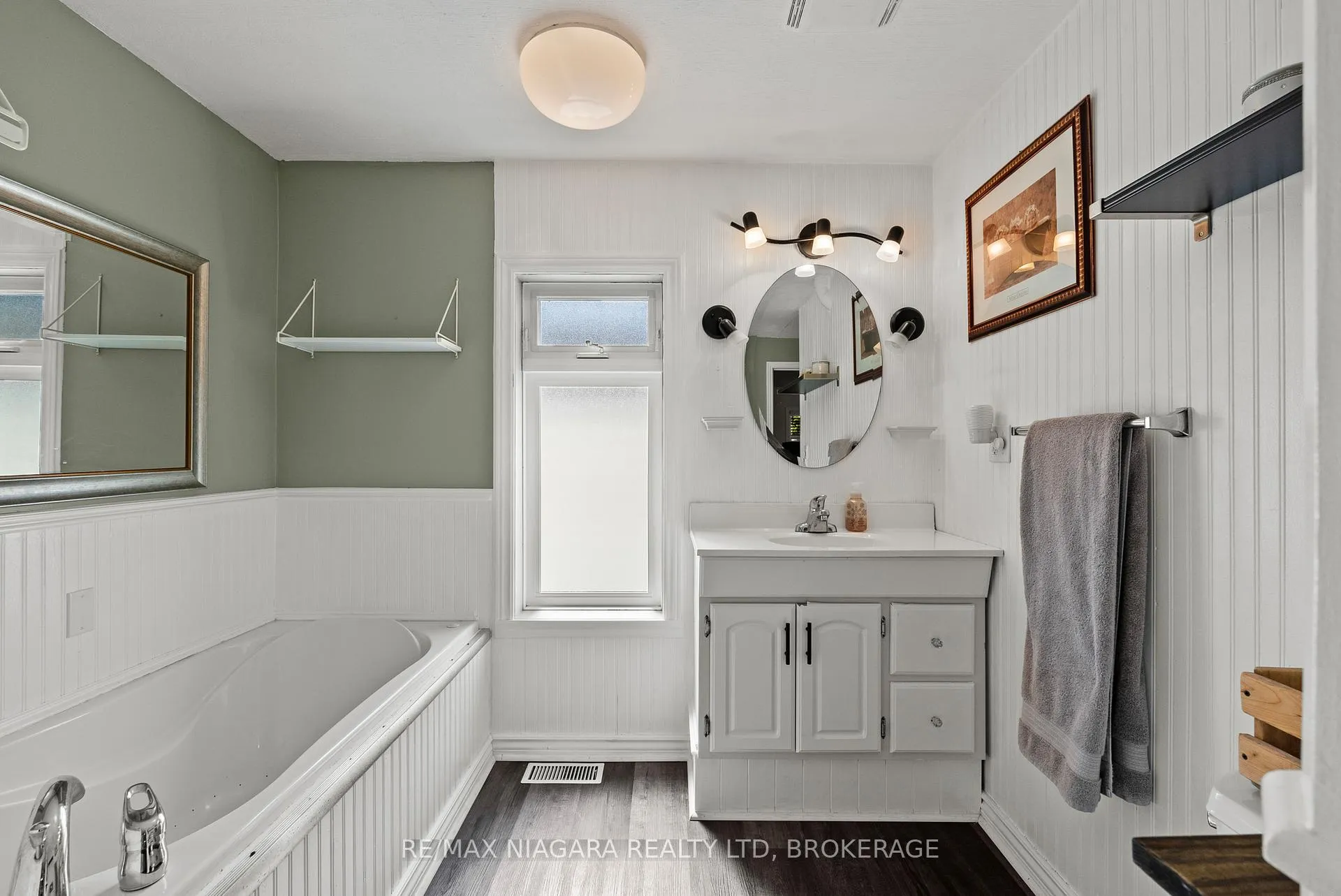 Photo 19 of 25 Mildred Avenue, St. Catharines, Haig — HOMEH