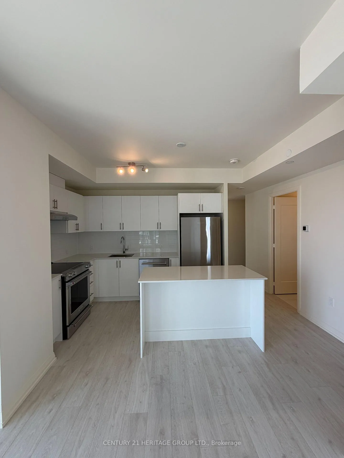 Photo 6 of Unit 520, 27 Korda Gate, Vaughan, Vellore Village — HOMEH