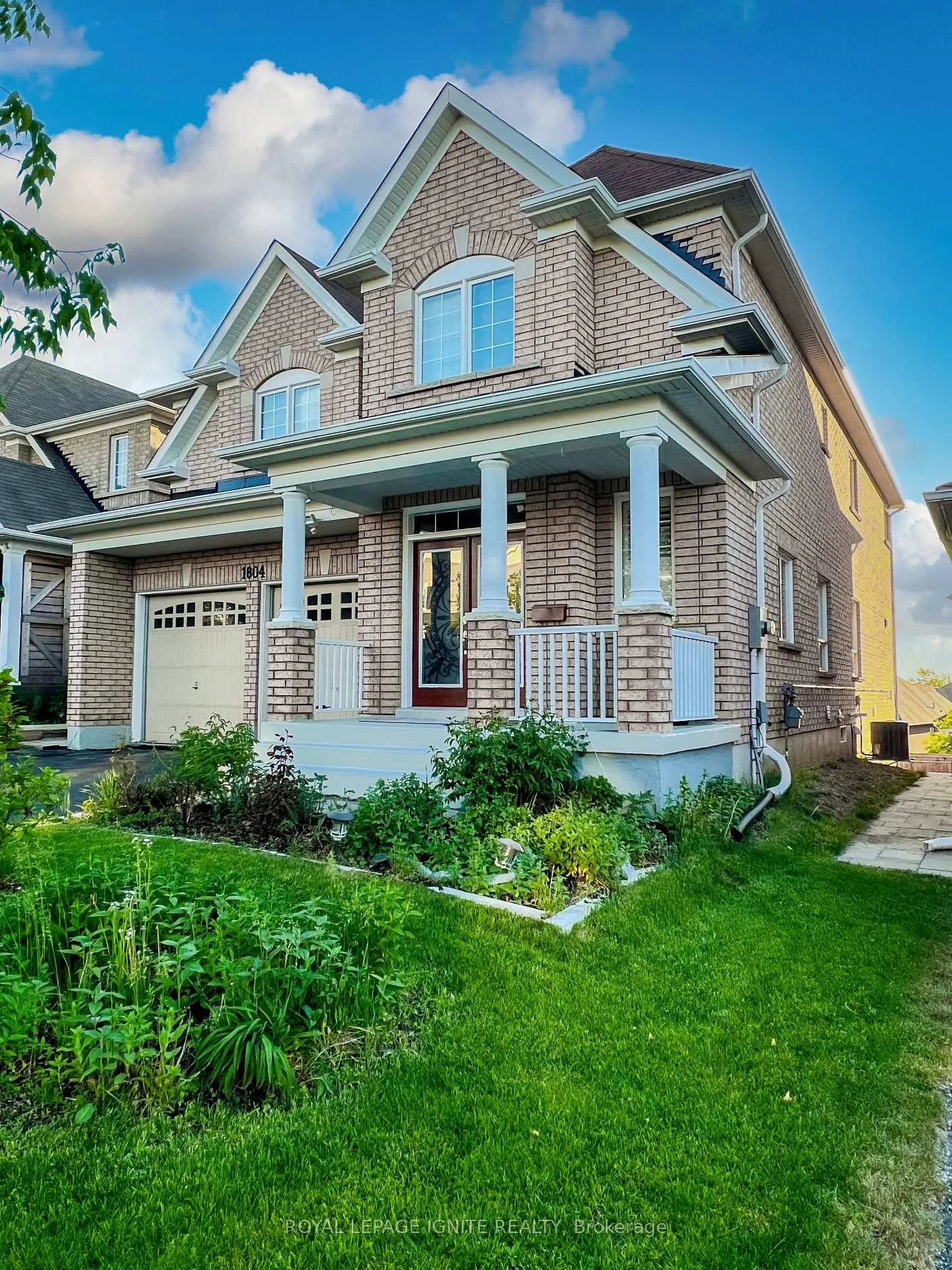 Photo 3 of 1804 Finkle Drive, Oshawa, Taunton — HOMEH