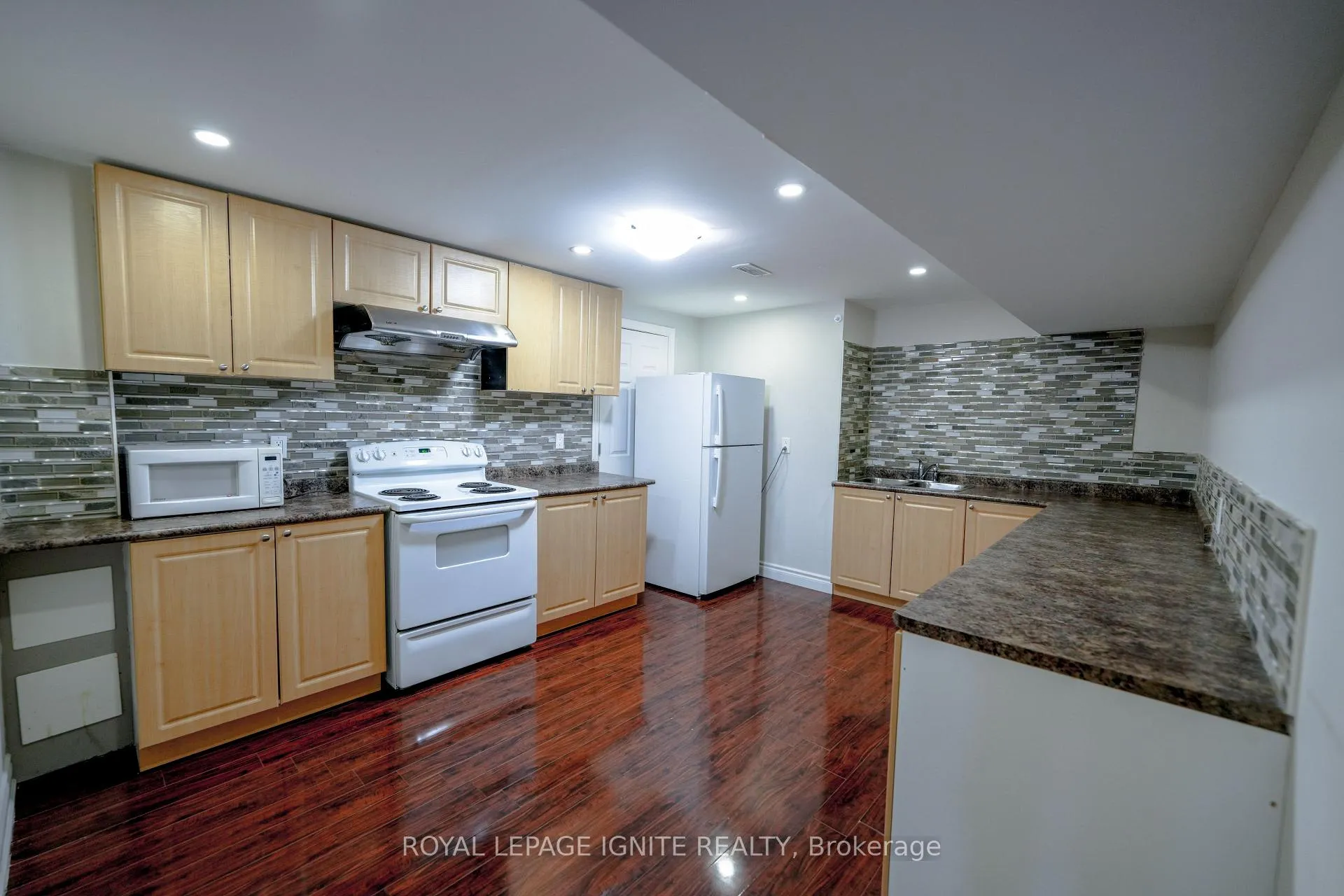 Photo 39 of 1804 Finkle Drive, Oshawa, Taunton — HOMEH